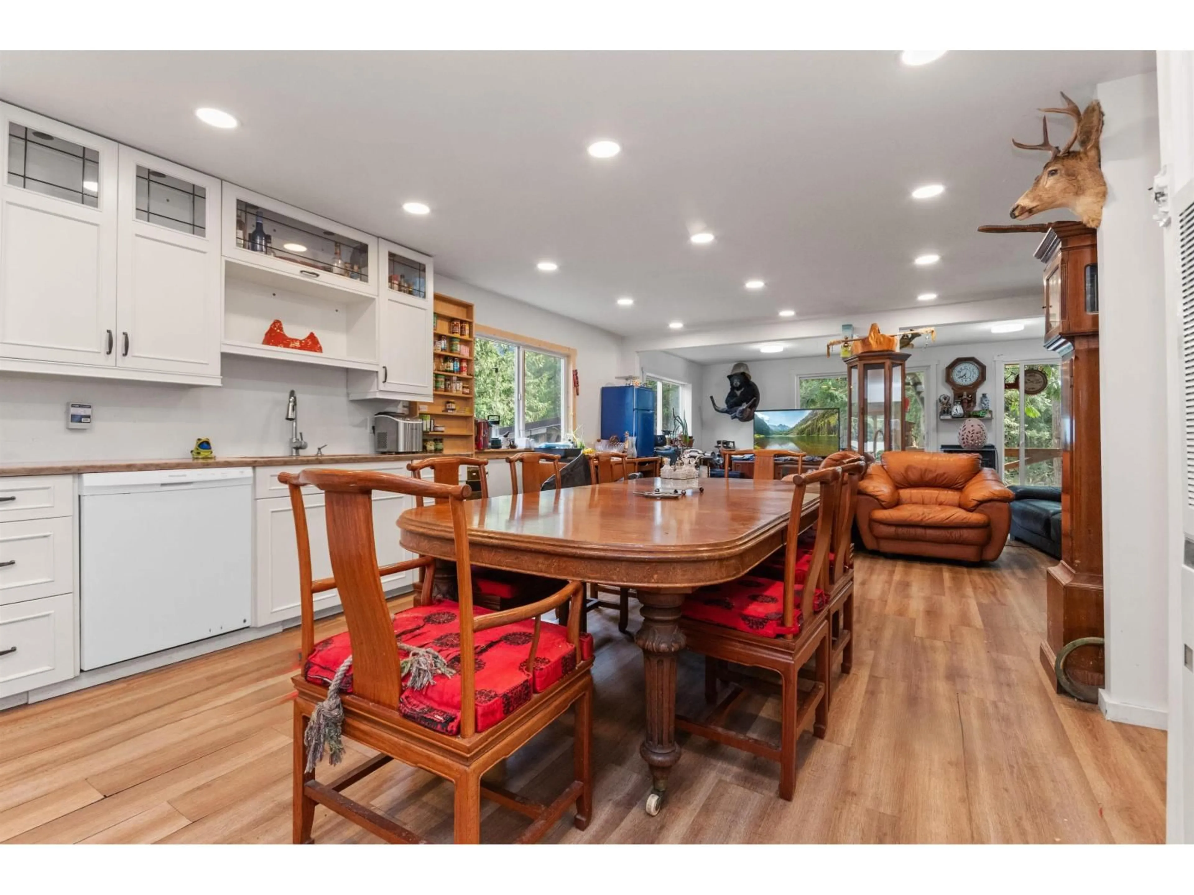 Open concept kitchen, wood/laminate floor for 19452 SILVER SKAGIT ROAD, Hope British Columbia V0X1L2