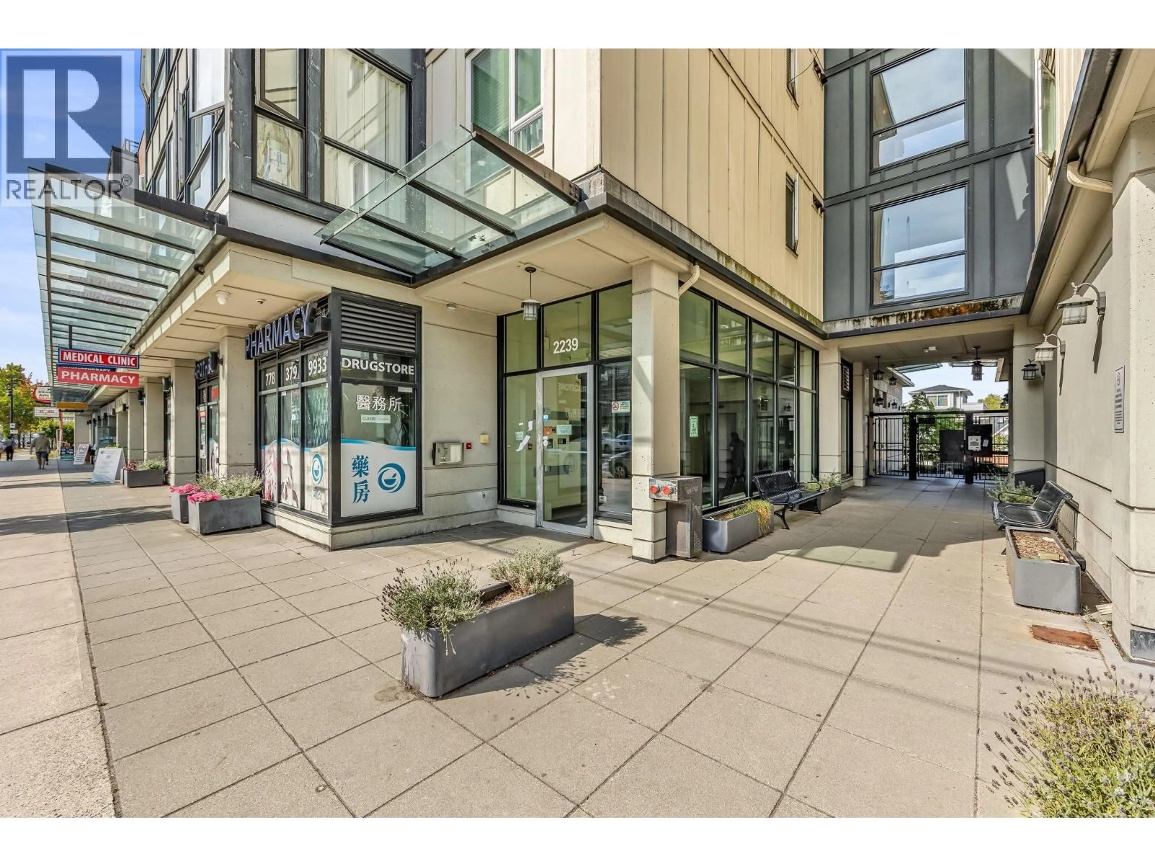 Indoor foyer for 55 - 2239 KINGSWAY, Vancouver British Columbia V5N0E5