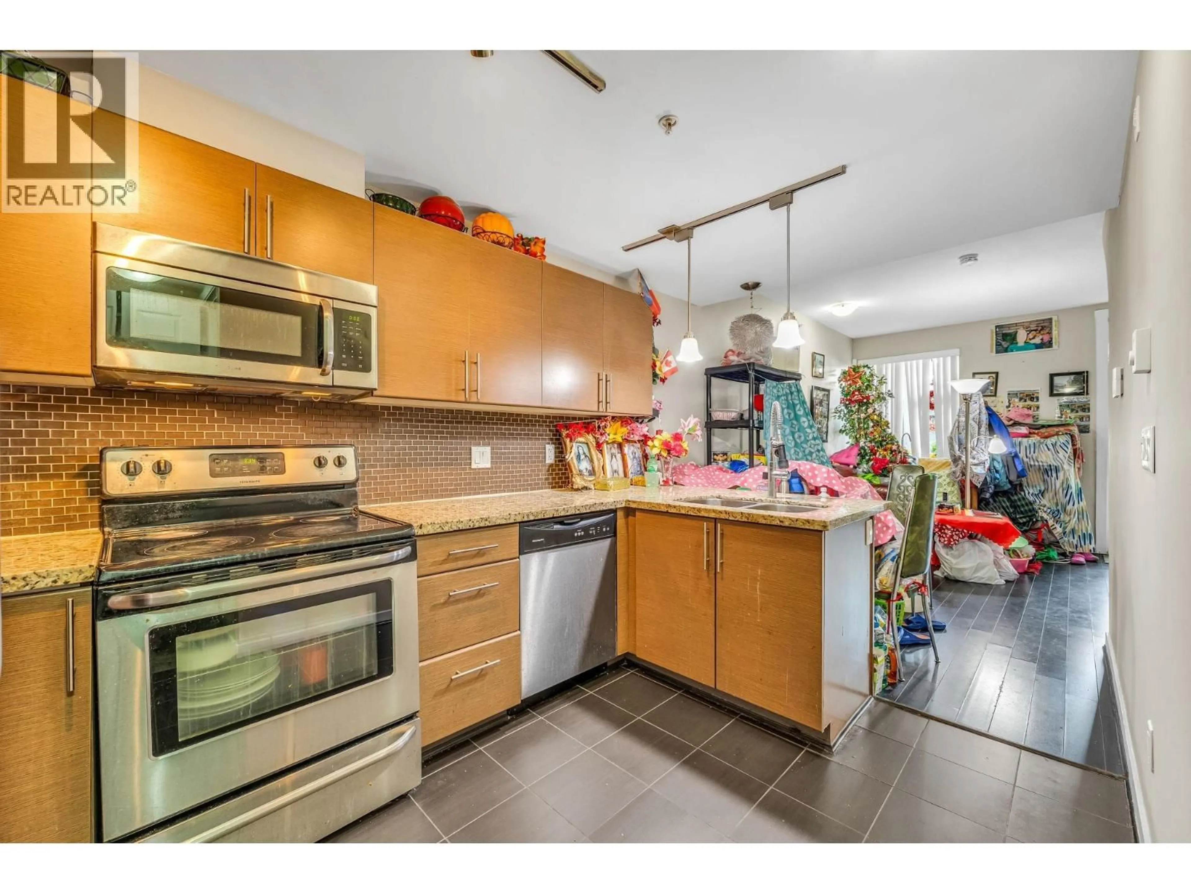 Open concept kitchen, unknown for 55 - 2239 KINGSWAY, Vancouver British Columbia V5N0E5