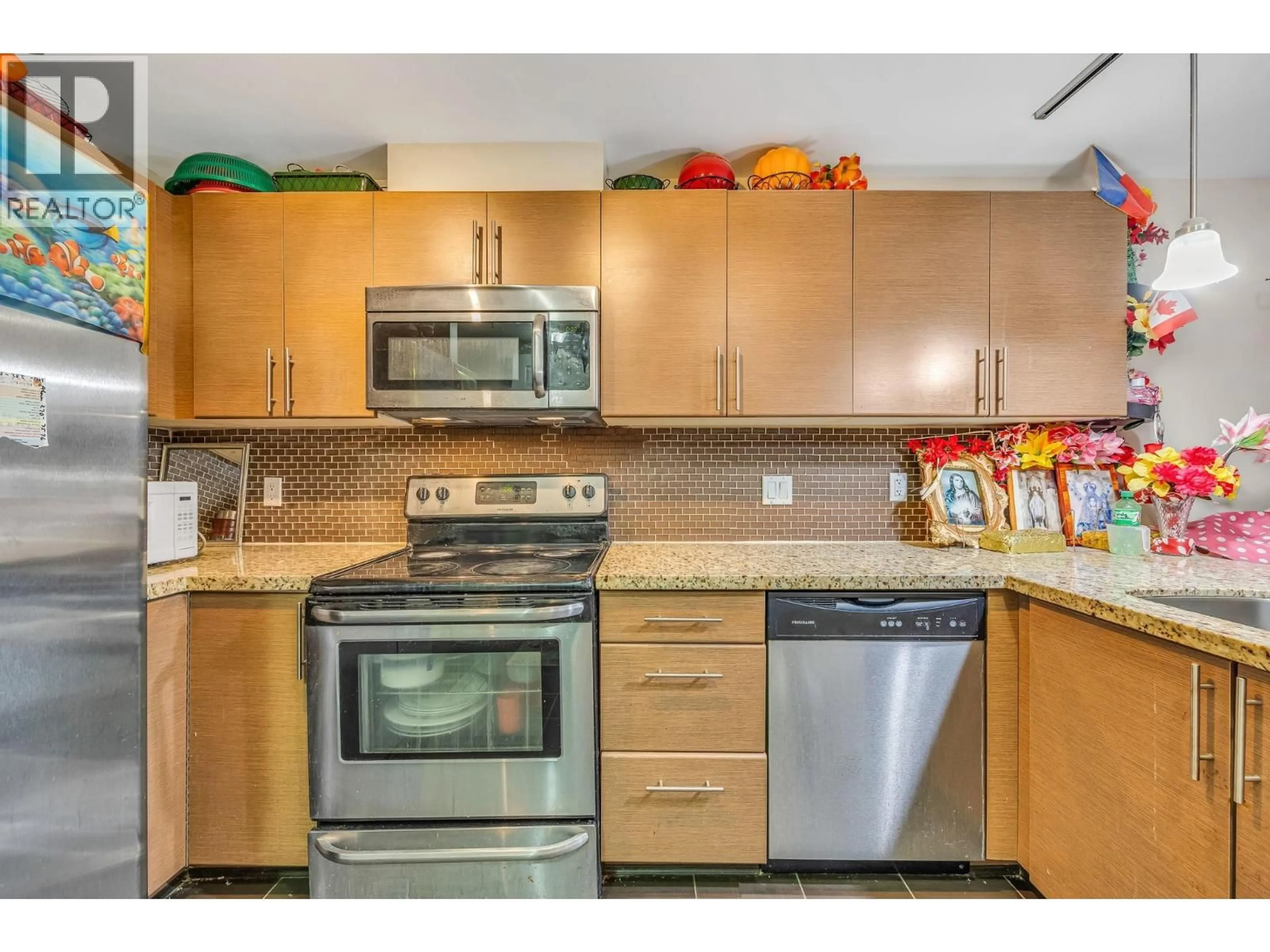 Standard kitchen, unknown for 55 - 2239 KINGSWAY, Vancouver British Columbia V5N0E5
