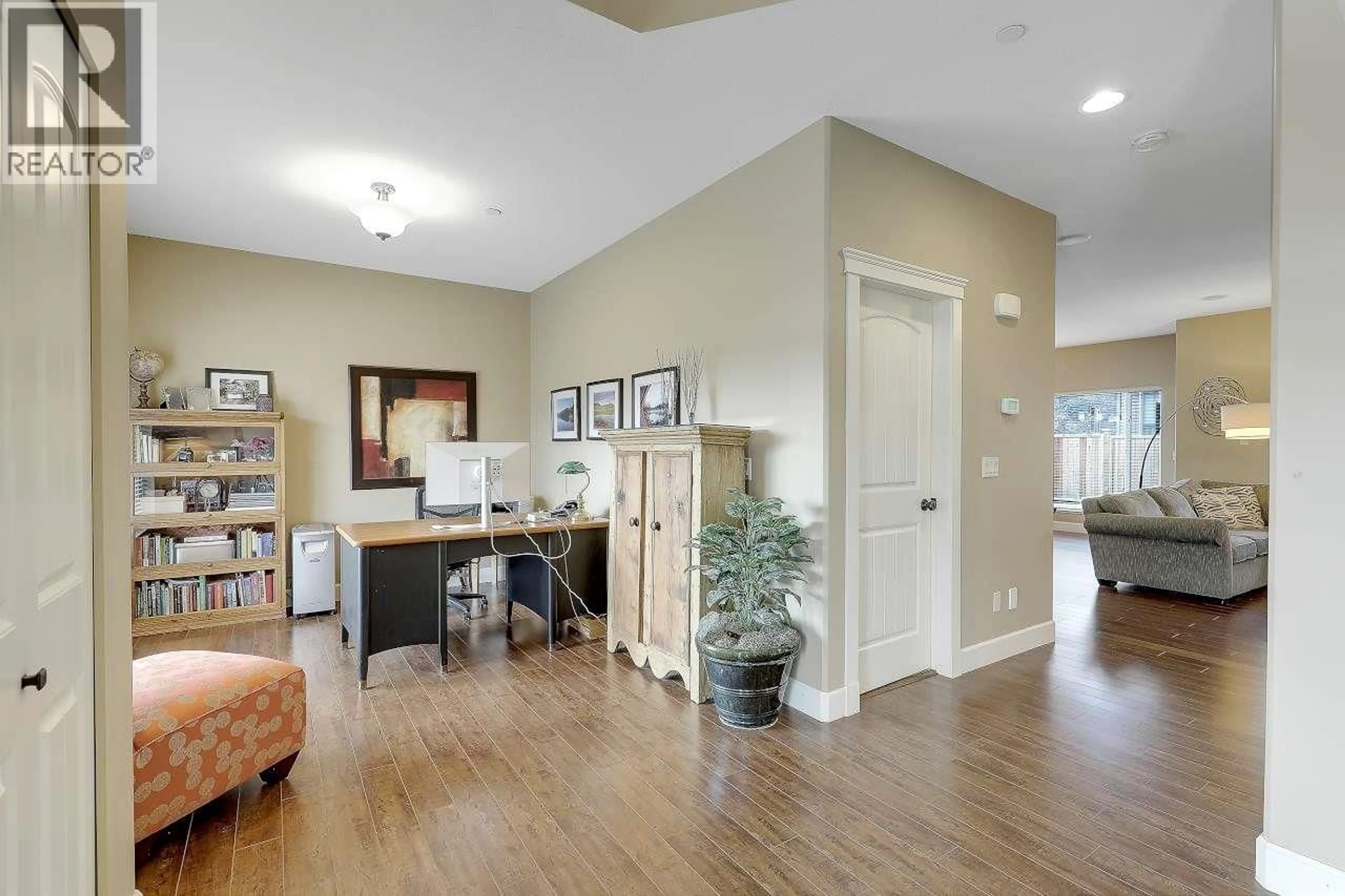 Indoor entryway for 11231 236A STREET, Maple Ridge British Columbia V2W0E8