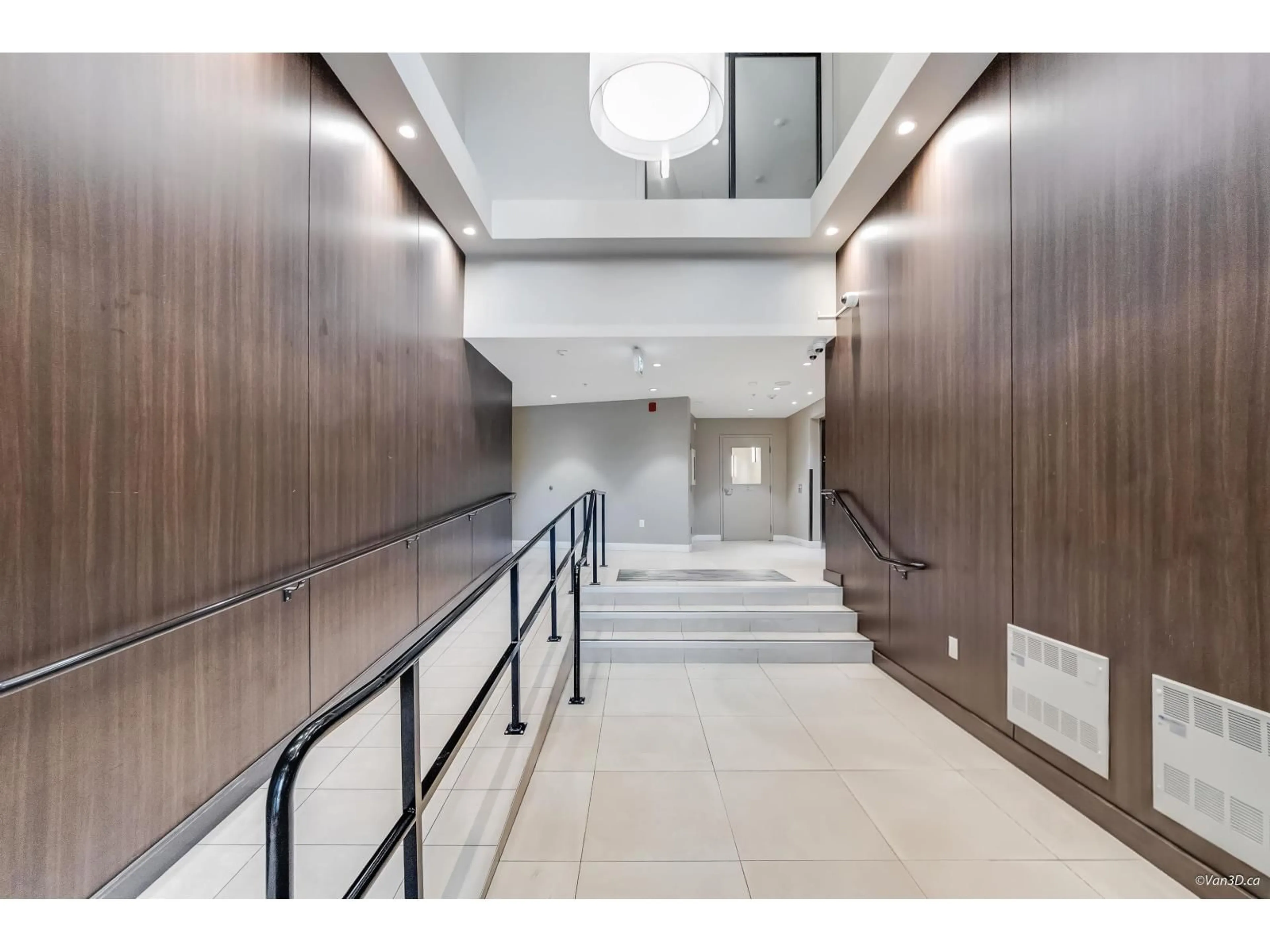 Indoor foyer for 608 - 11077 RAVINE ROAD, Surrey British Columbia V3T5S2