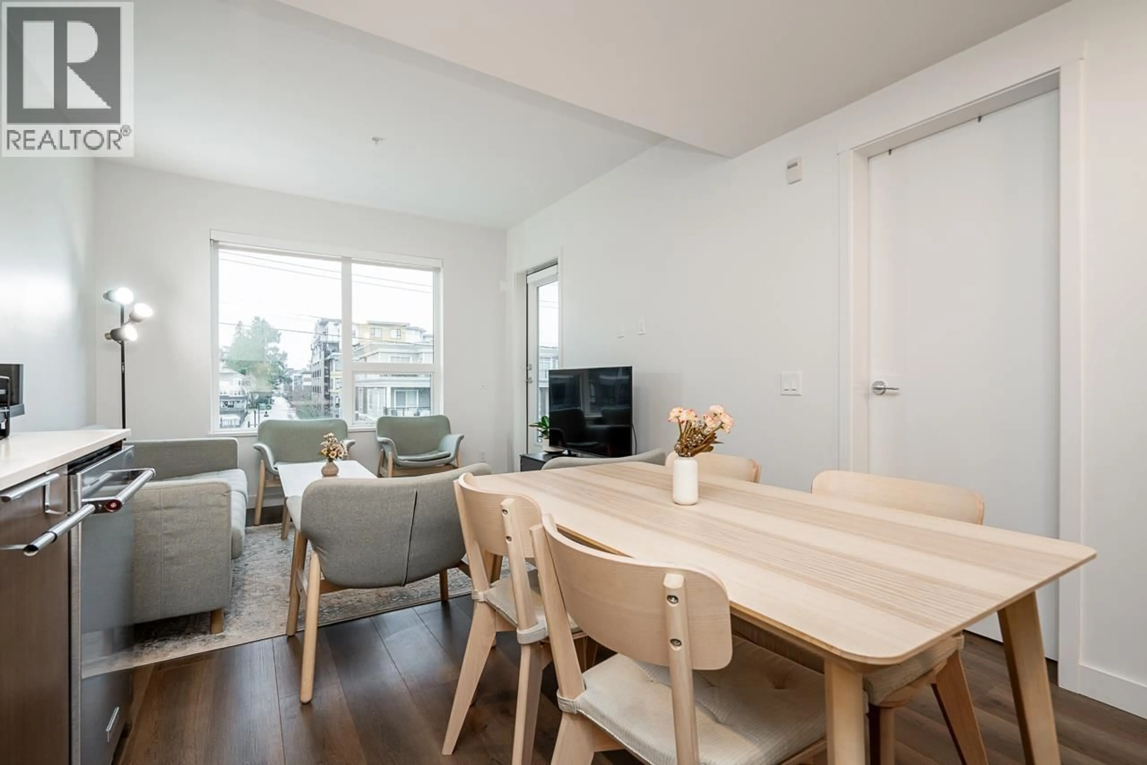 Unknown for 308 - 645 COMO LAKE AVENUE, Coquitlam British Columbia V3J0N9