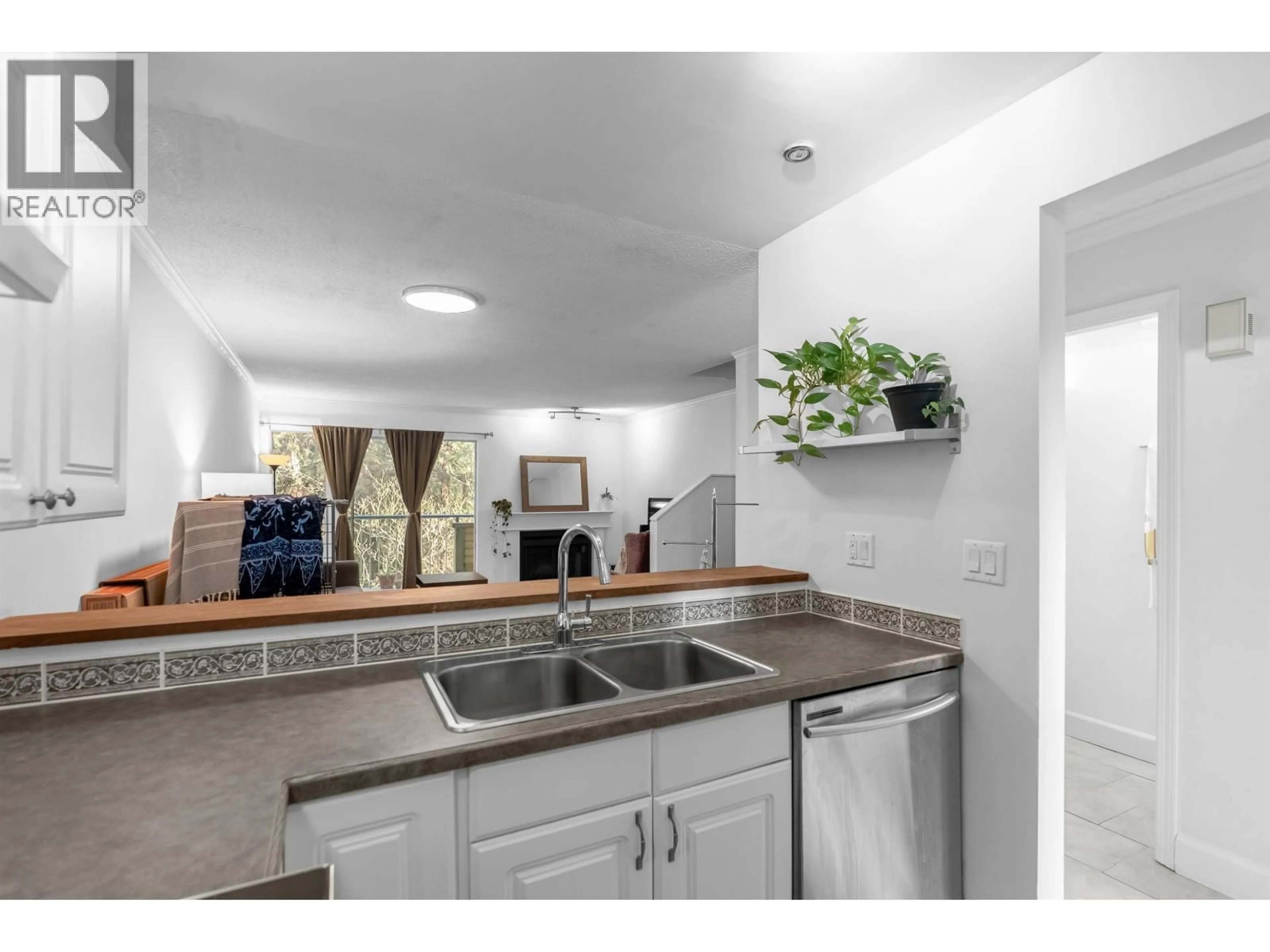 Standard kitchen, ceramic/tile floor for 35 - 2978 WALTON AVENUE, Coquitlam British Columbia V3B6V6