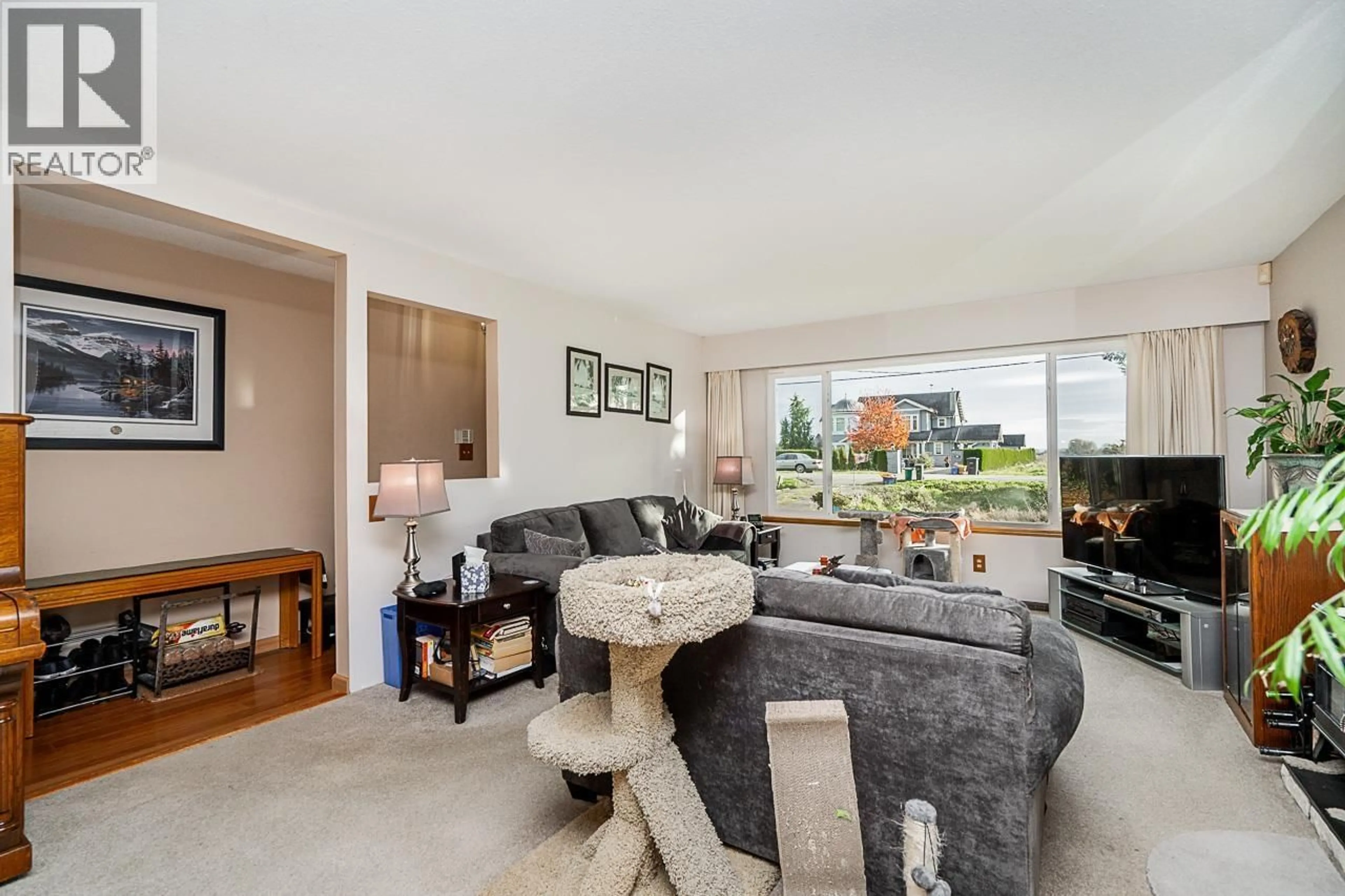 Living room with furniture, unknown for 13151 NO 3 ROAD, Richmond British Columbia V7A1X7