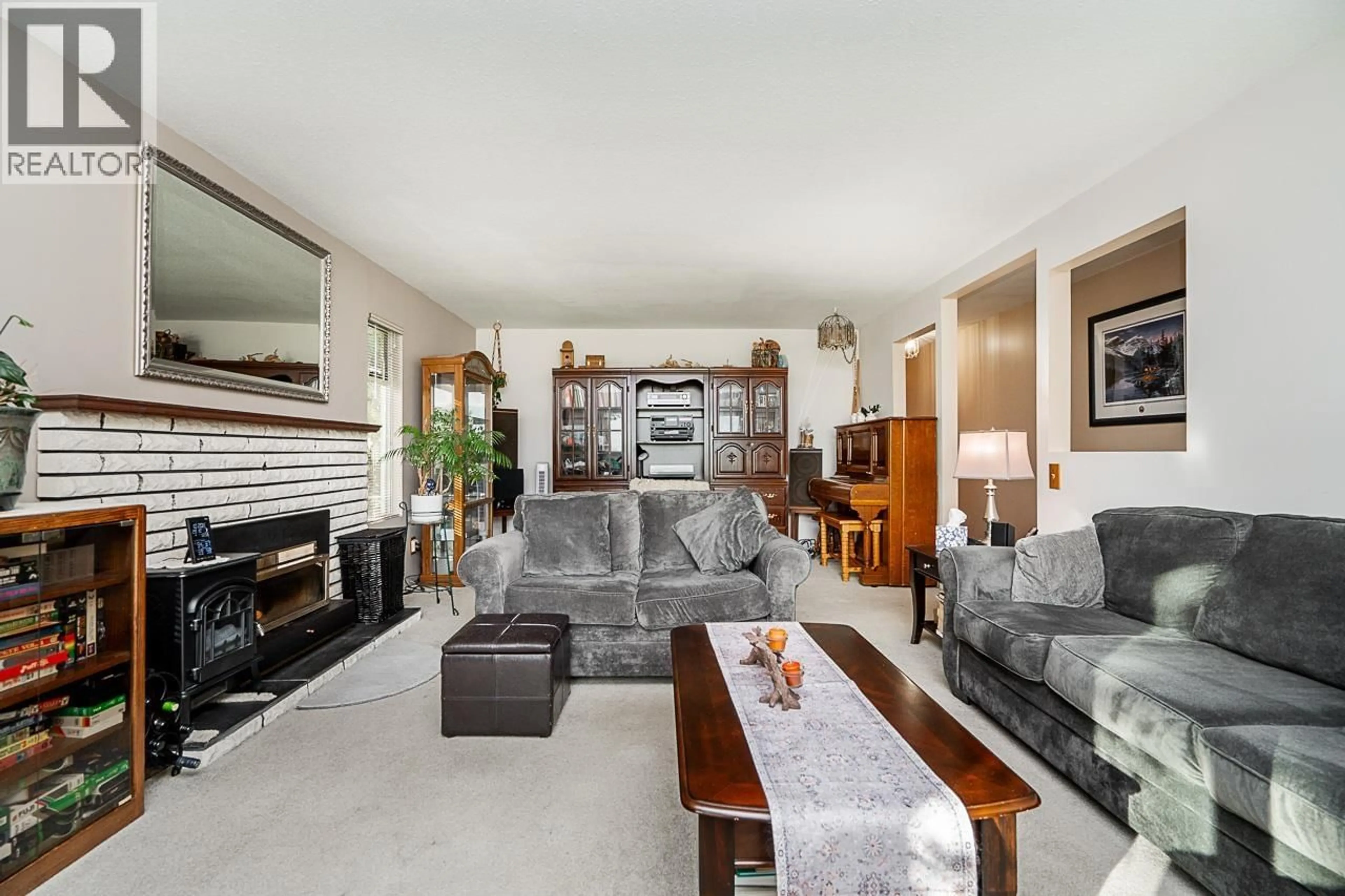 Living room with furniture, unknown for 13151 NO 3 ROAD, Richmond British Columbia V7A1X7