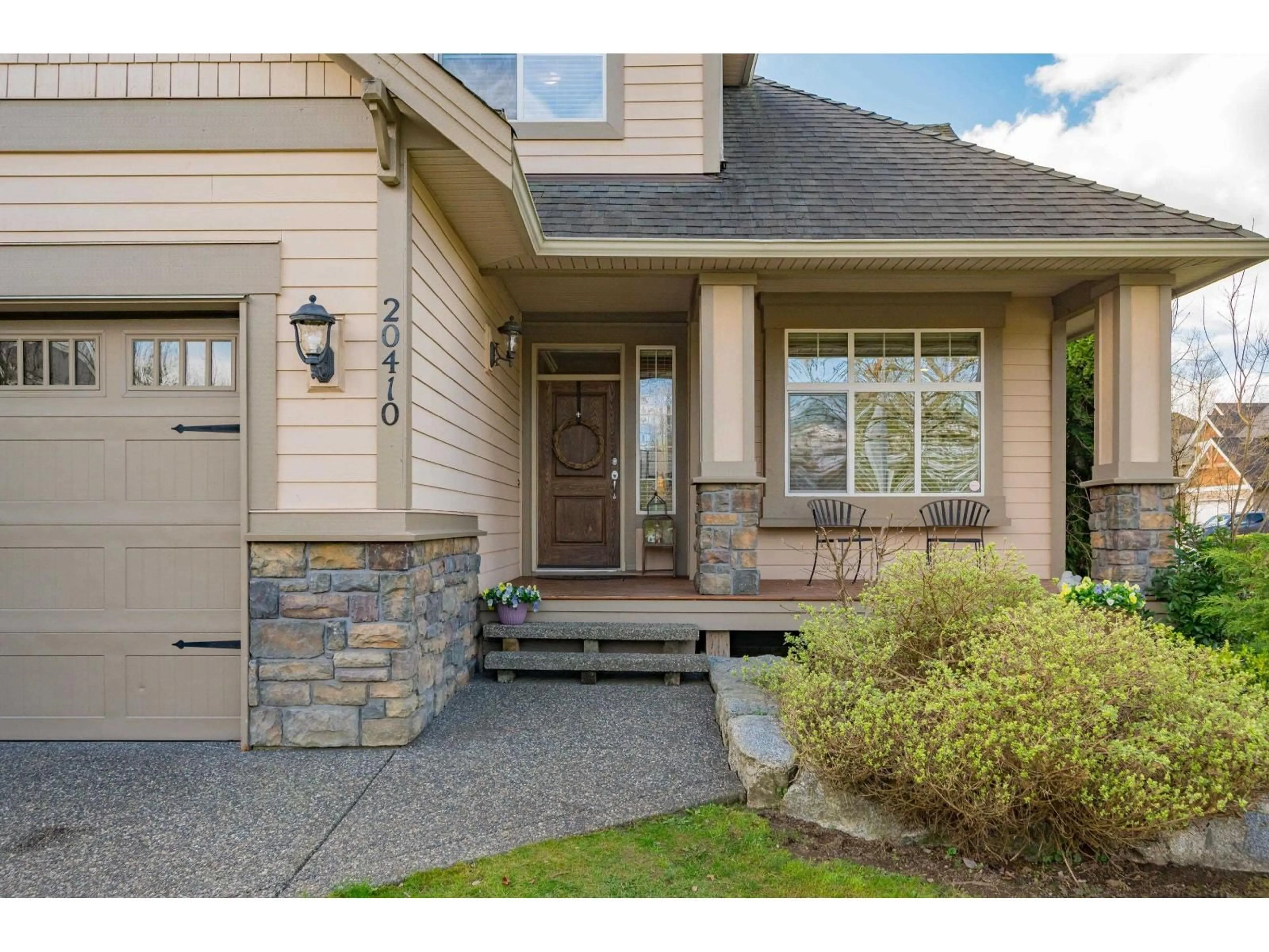 Home with vinyl exterior material, street for 20410 98A AVENUE, Langley British Columbia V1M0A6
