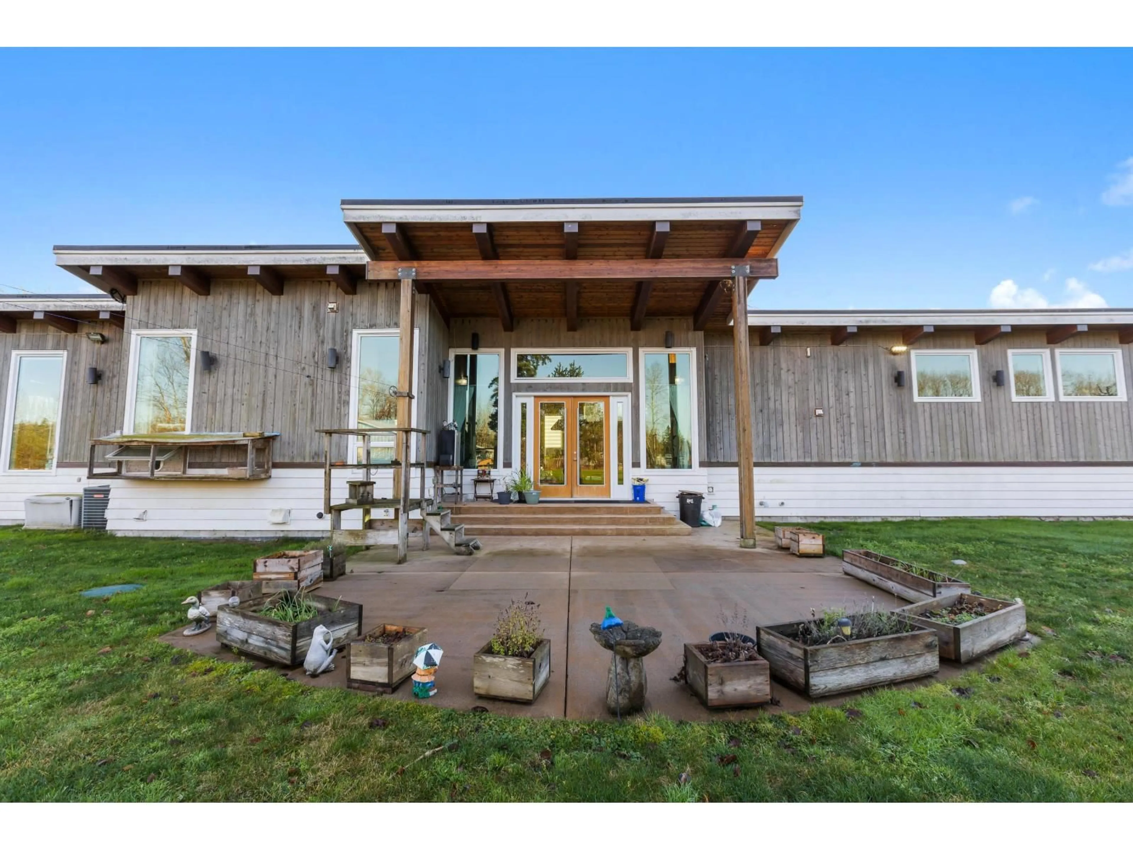 Indoor entryway for 24509 36 AVENUE, Langley British Columbia V2Z1J2