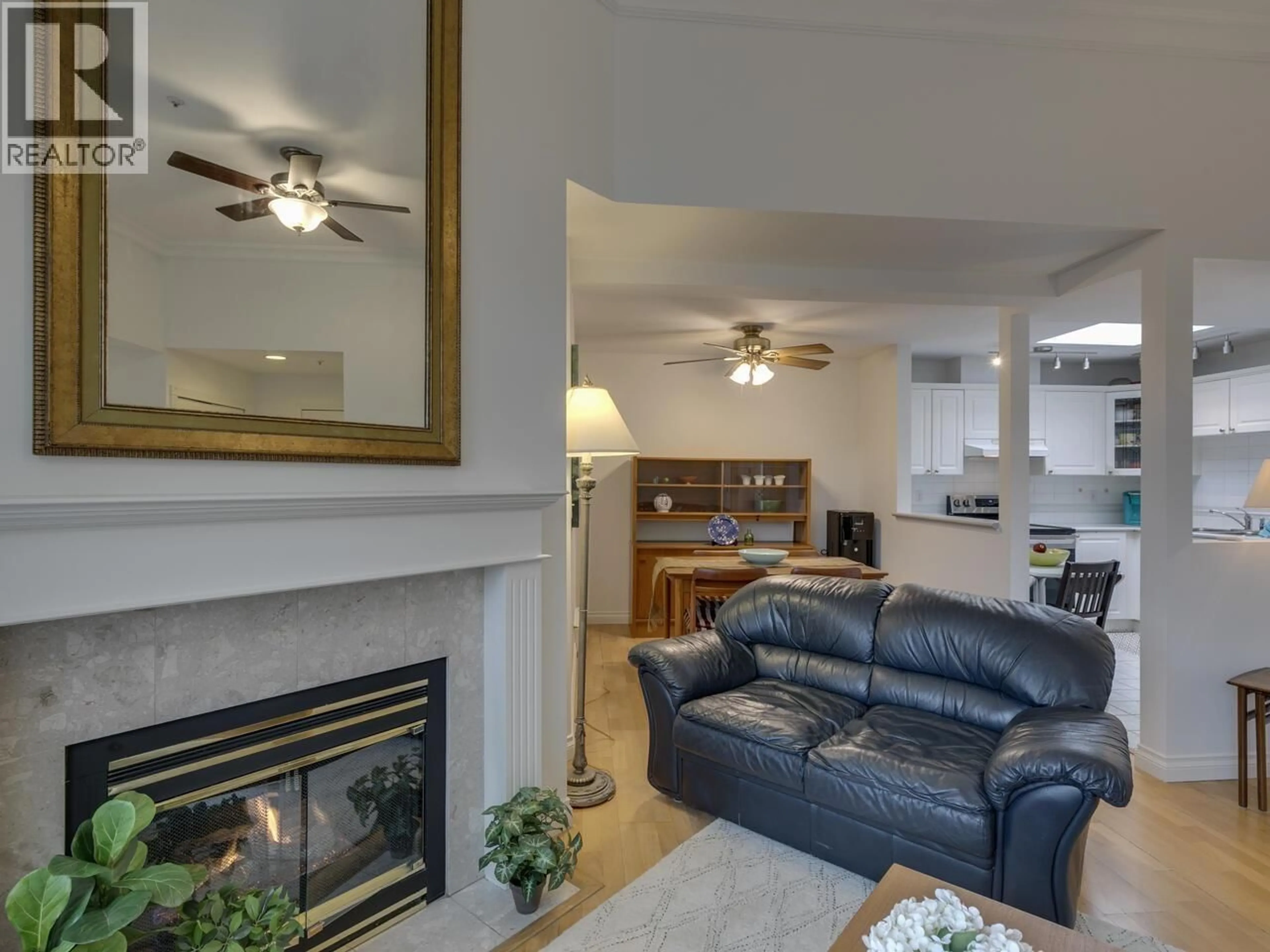 Living room with furniture, unknown for 414 - 128 8TH STREET, North Vancouver British Columbia V7M3M1