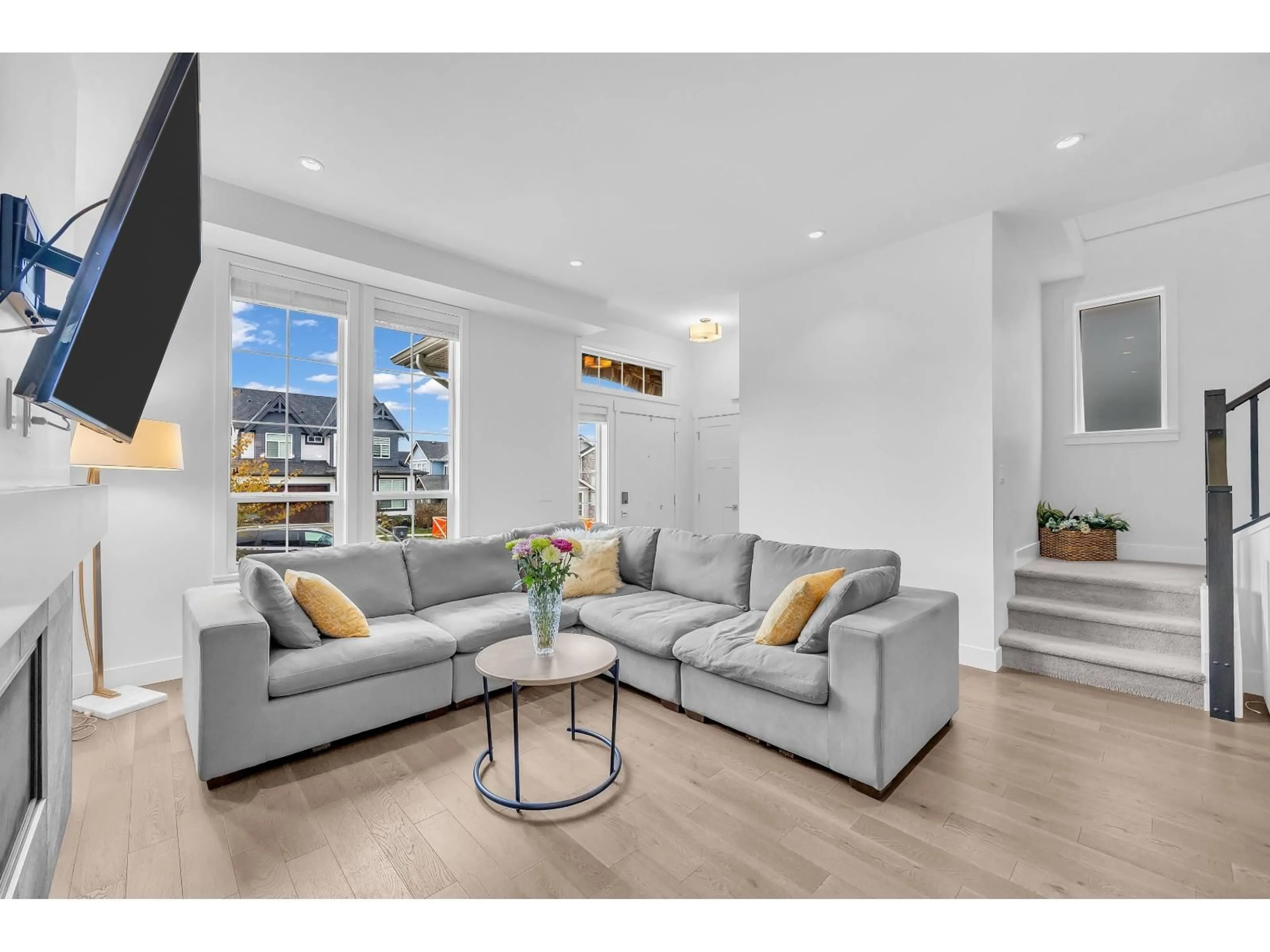 Living room with furniture, unknown for 16549 21 AVENUE, Surrey British Columbia V3Z0V7