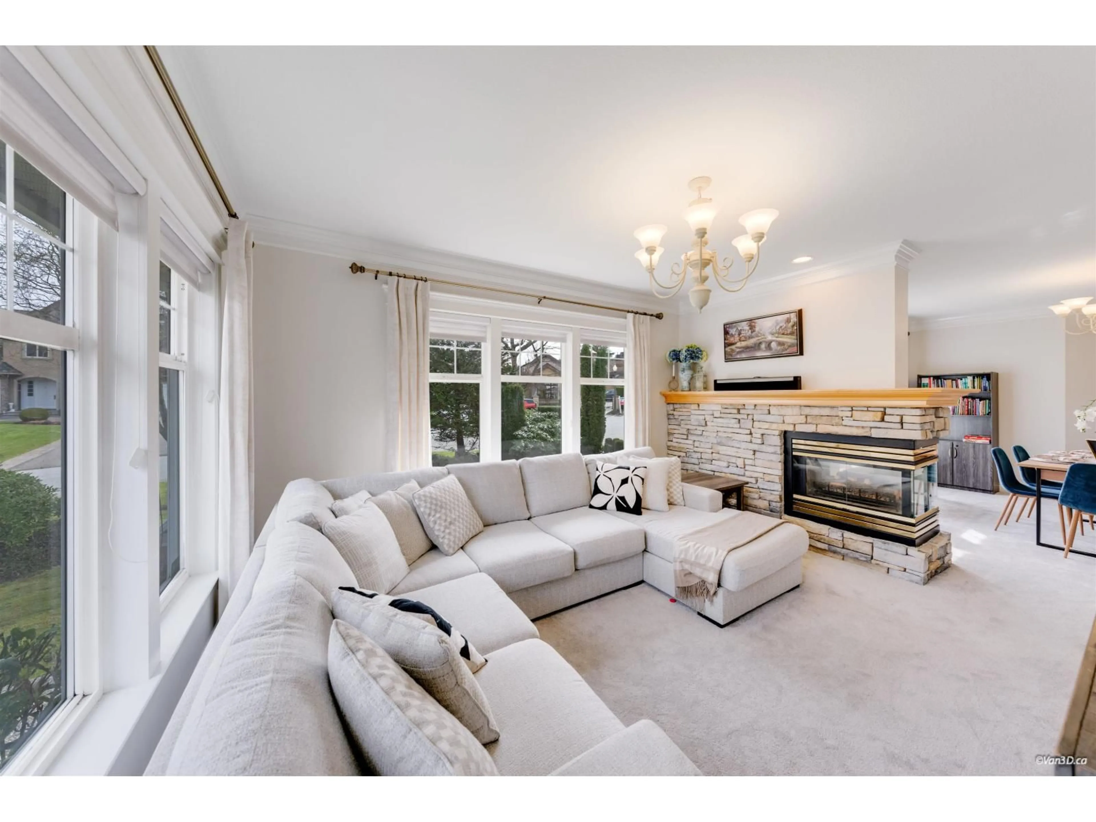 Living room with furniture, unknown for 16330 LINCOLN WOODS COURT, Surrey British Columbia V3Z0J8