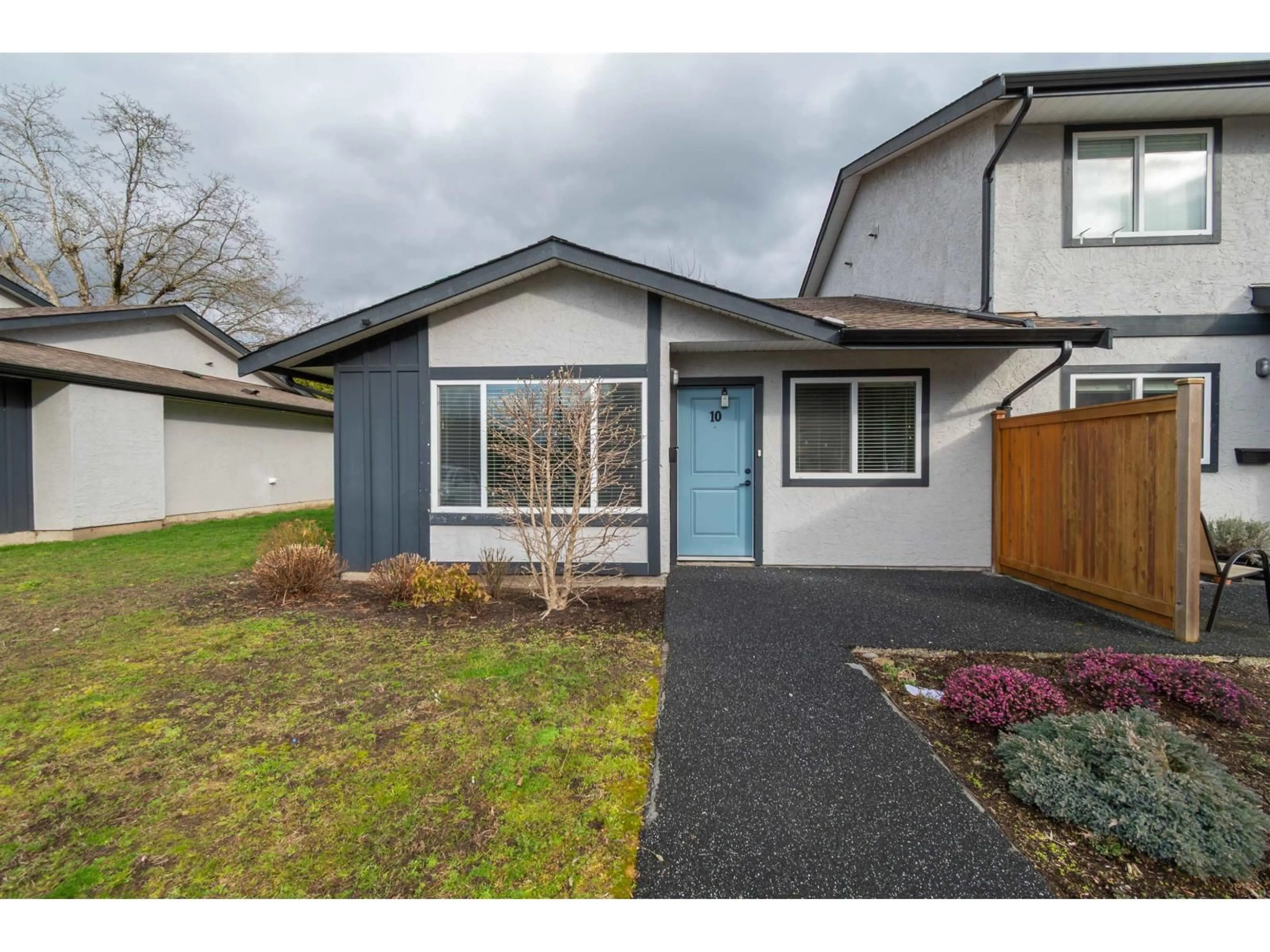 Home with vinyl exterior material, street for 10 - 45927 LEWIS AVENUE, Chilliwack British Columbia V2P3C3