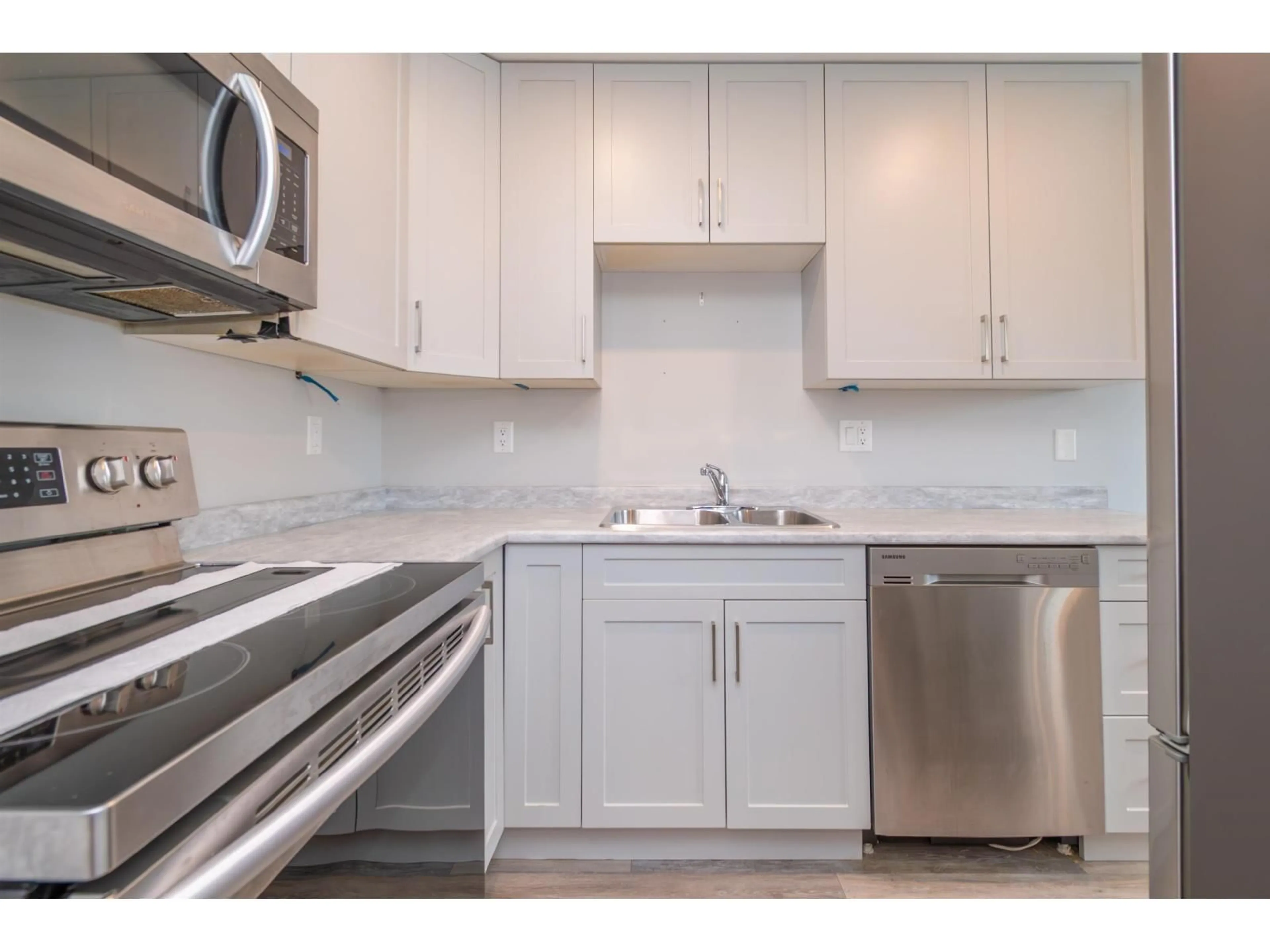 Standard kitchen, unknown for 10 - 45927 LEWIS AVENUE, Chilliwack British Columbia V2P3C3