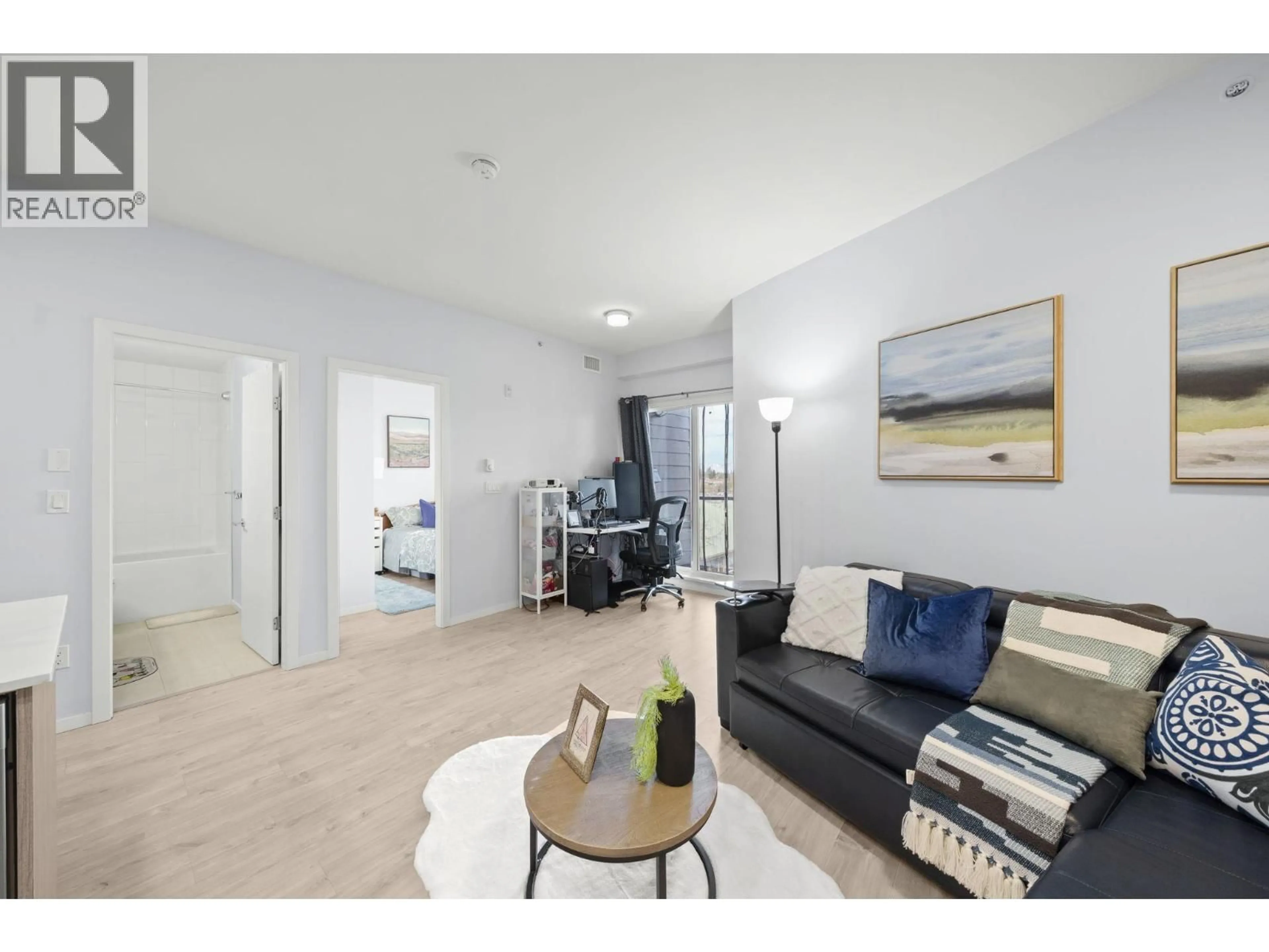 Living room with furniture, unknown for PH18 - 6283 KINGSWAY, Burnaby British Columbia V5J0H3