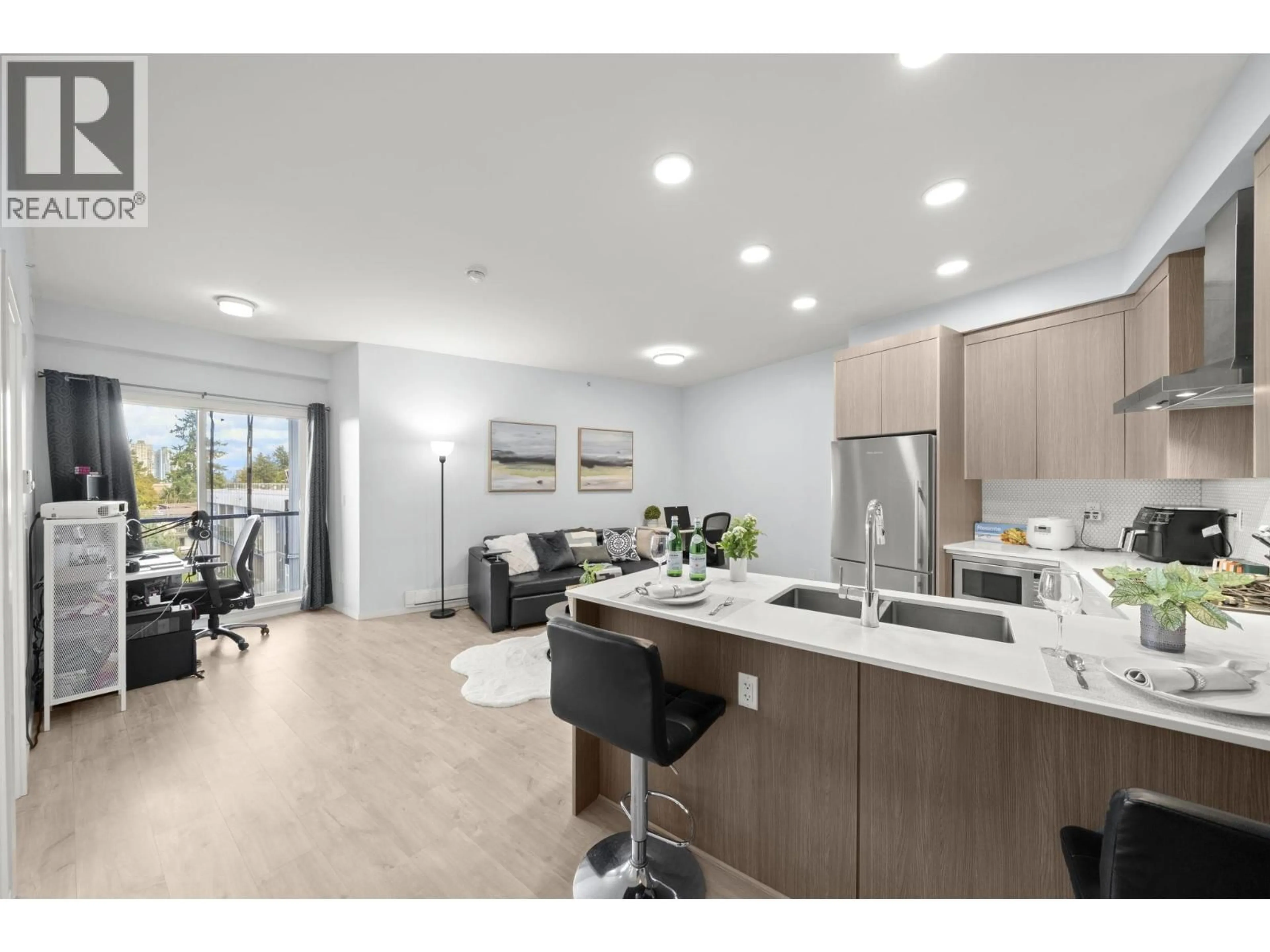 Open concept kitchen, unknown for PH18 - 6283 KINGSWAY, Burnaby British Columbia V5J0H3