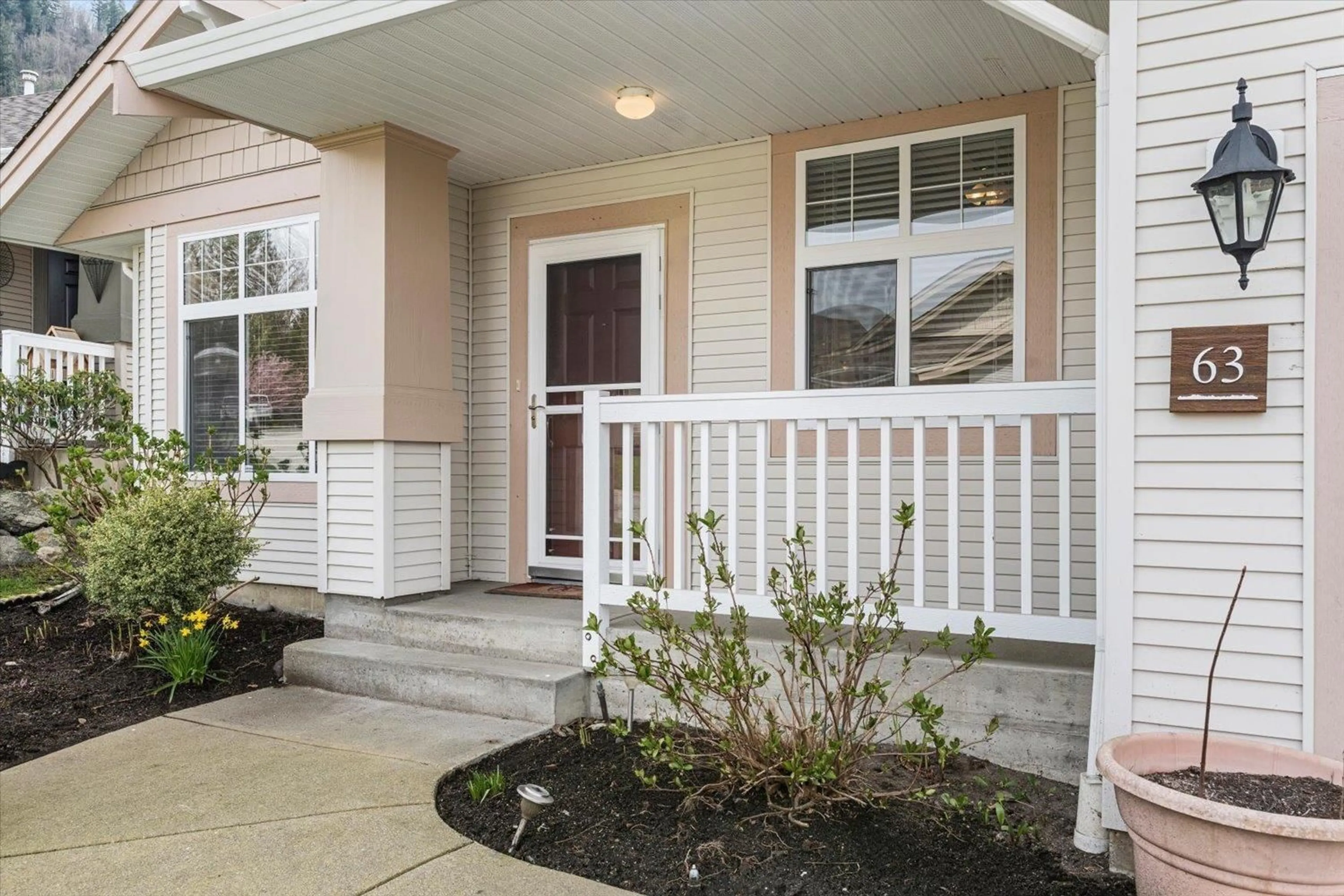 Home with vinyl exterior material, street for 63 - 5700 JINKERSON ROAD, Chilliwack British Columbia V2R5N6