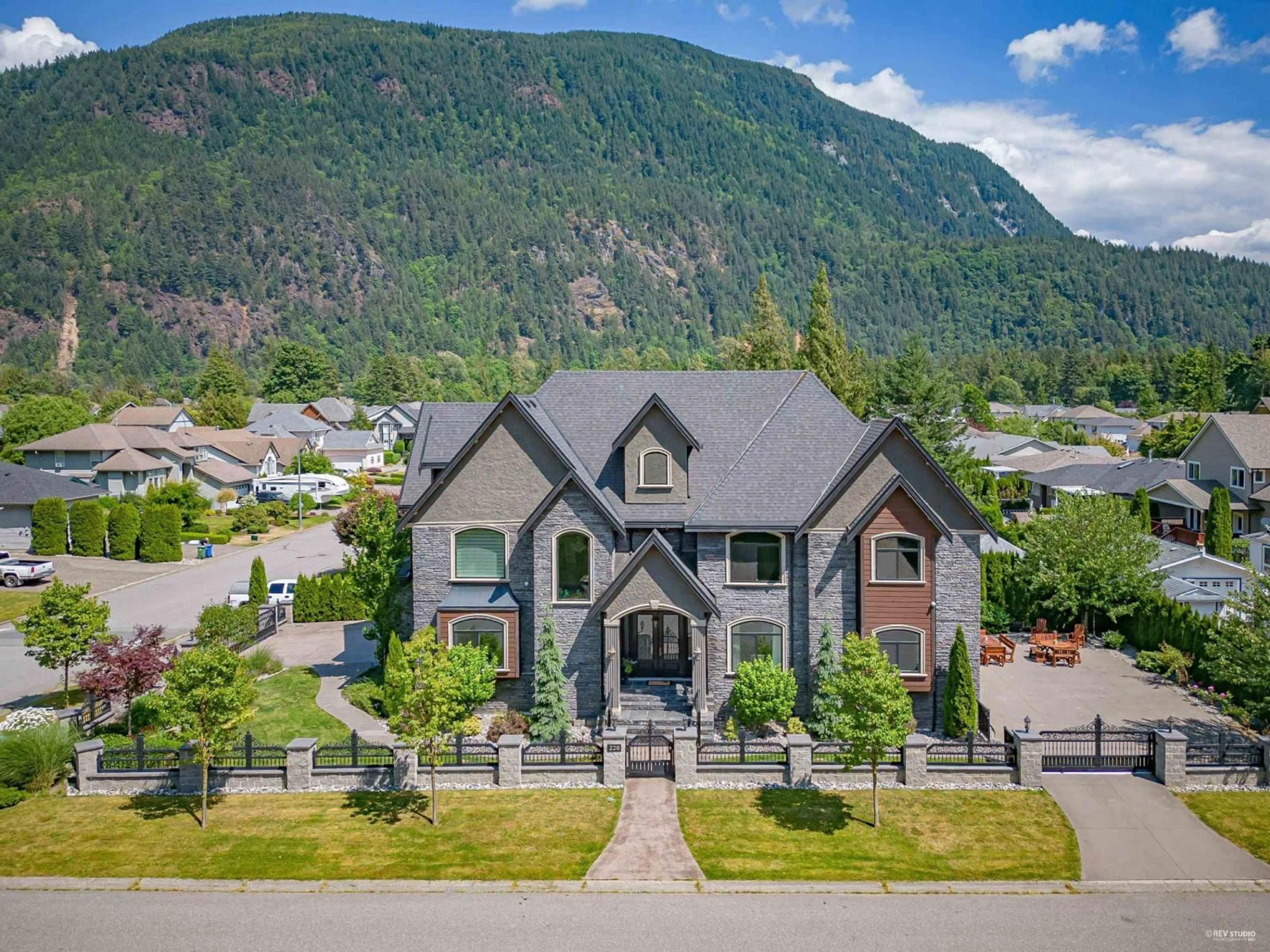 A pic from outside/outdoor area/front of a property/back of a property/a pic from drone, mountain view for 220 BALSAM AVENUE, Harrison Hot Springs British Columbia V0M1K0