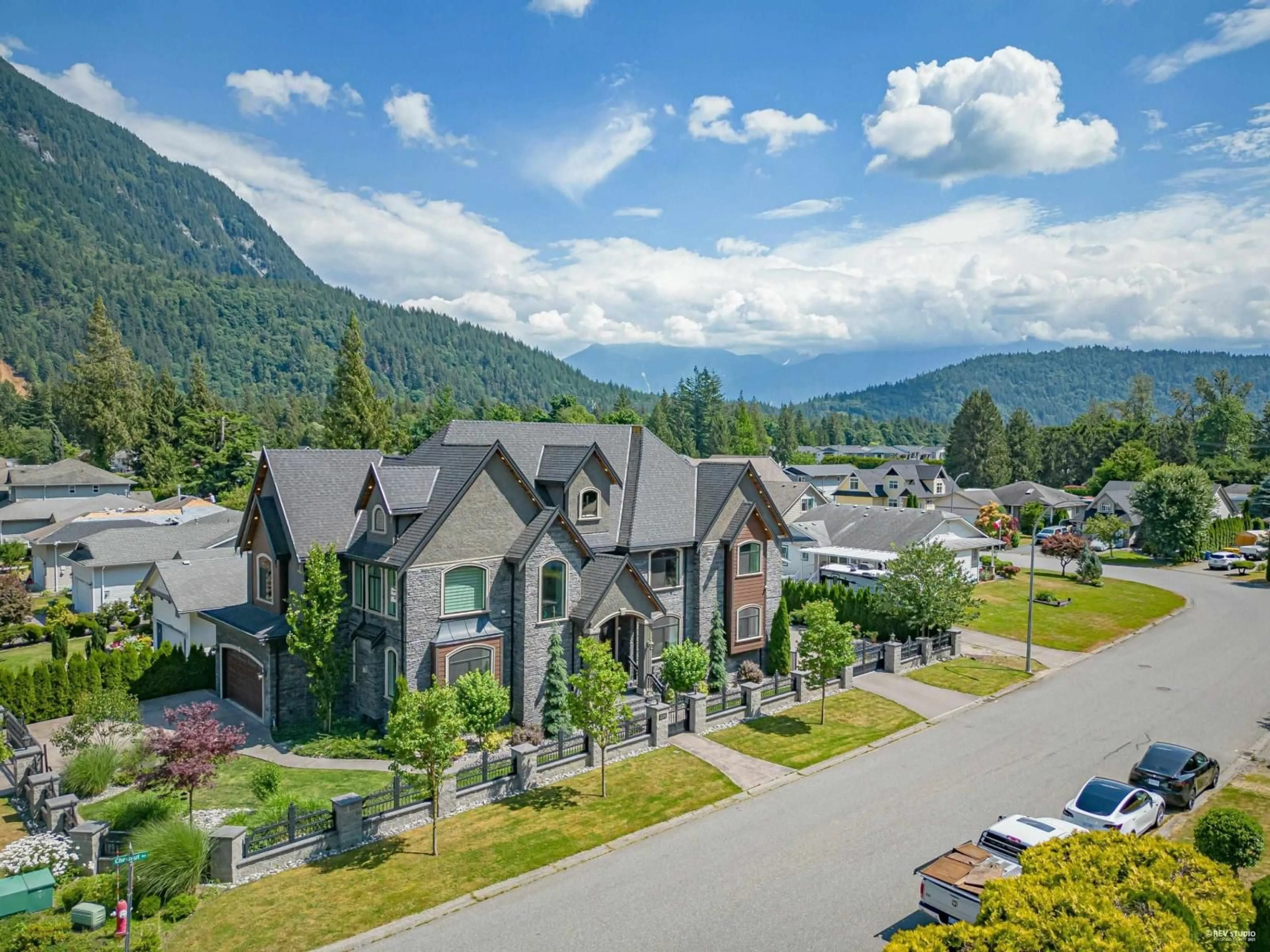 A pic from outside/outdoor area/front of a property/back of a property/a pic from drone, mountain view for 220 BALSAM AVENUE, Harrison Hot Springs British Columbia V0M1K0