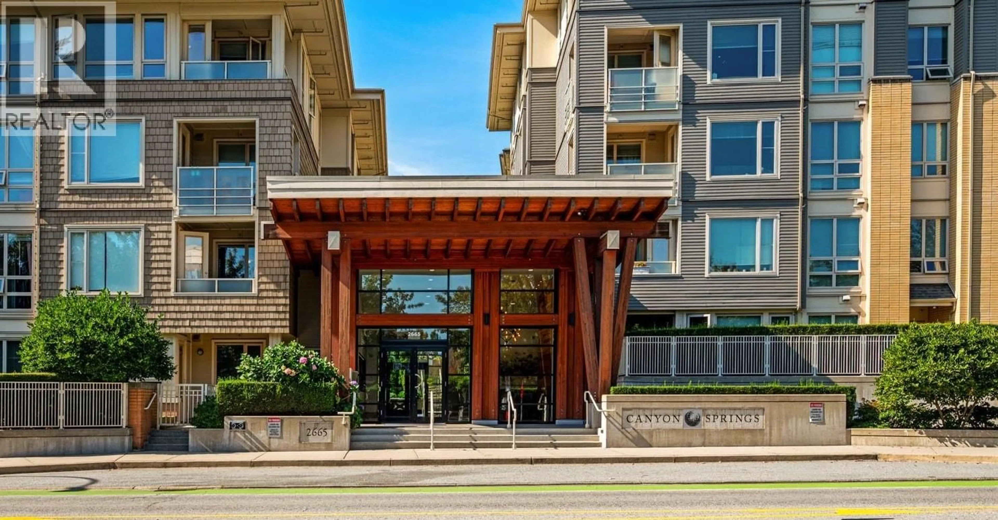 Indoor foyer for 206 - 2665 MOUNTAIN HIGHWAY, North Vancouver British Columbia V7J0A8