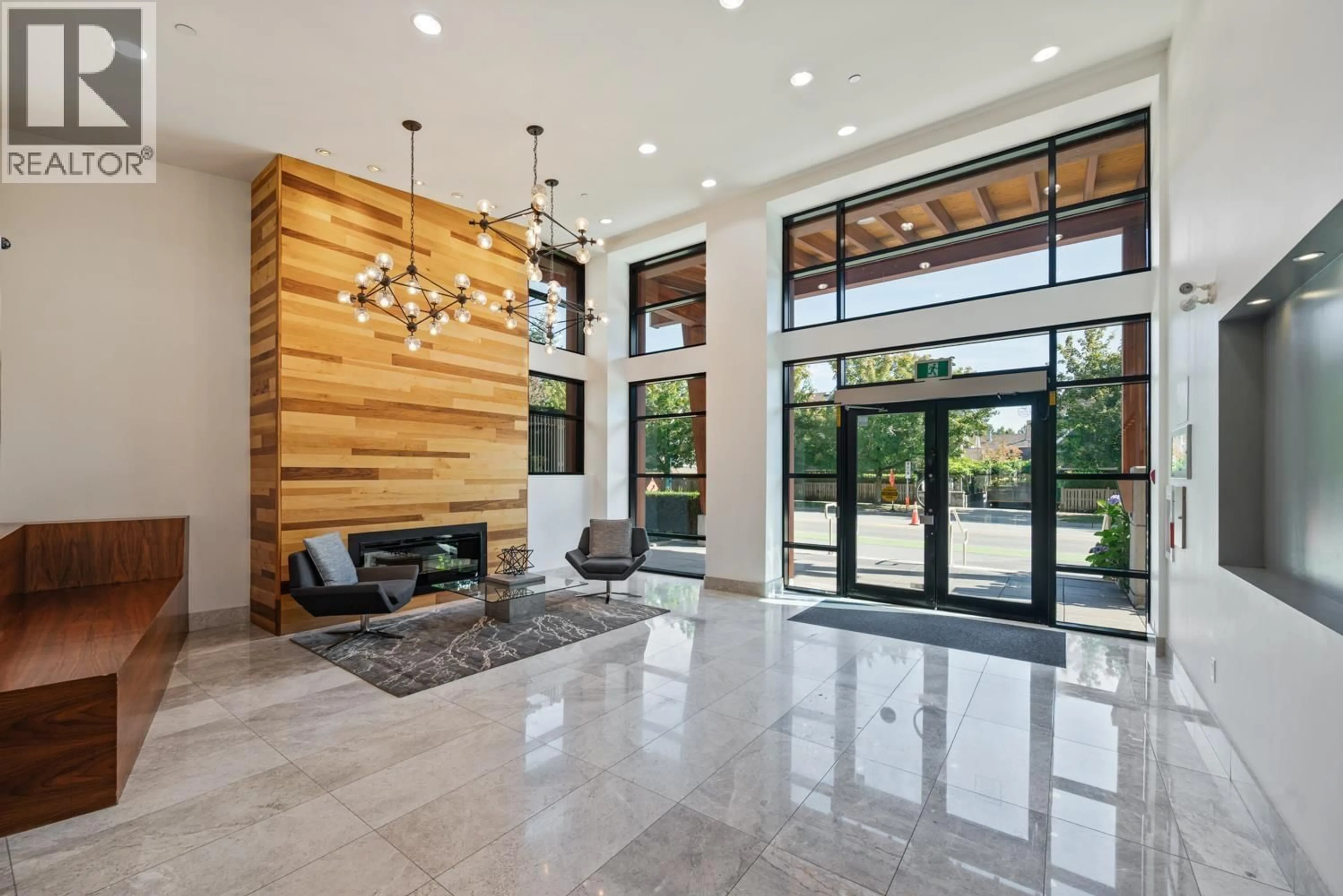 Indoor foyer for 206 - 2665 MOUNTAIN HIGHWAY, North Vancouver British Columbia V7J0A8