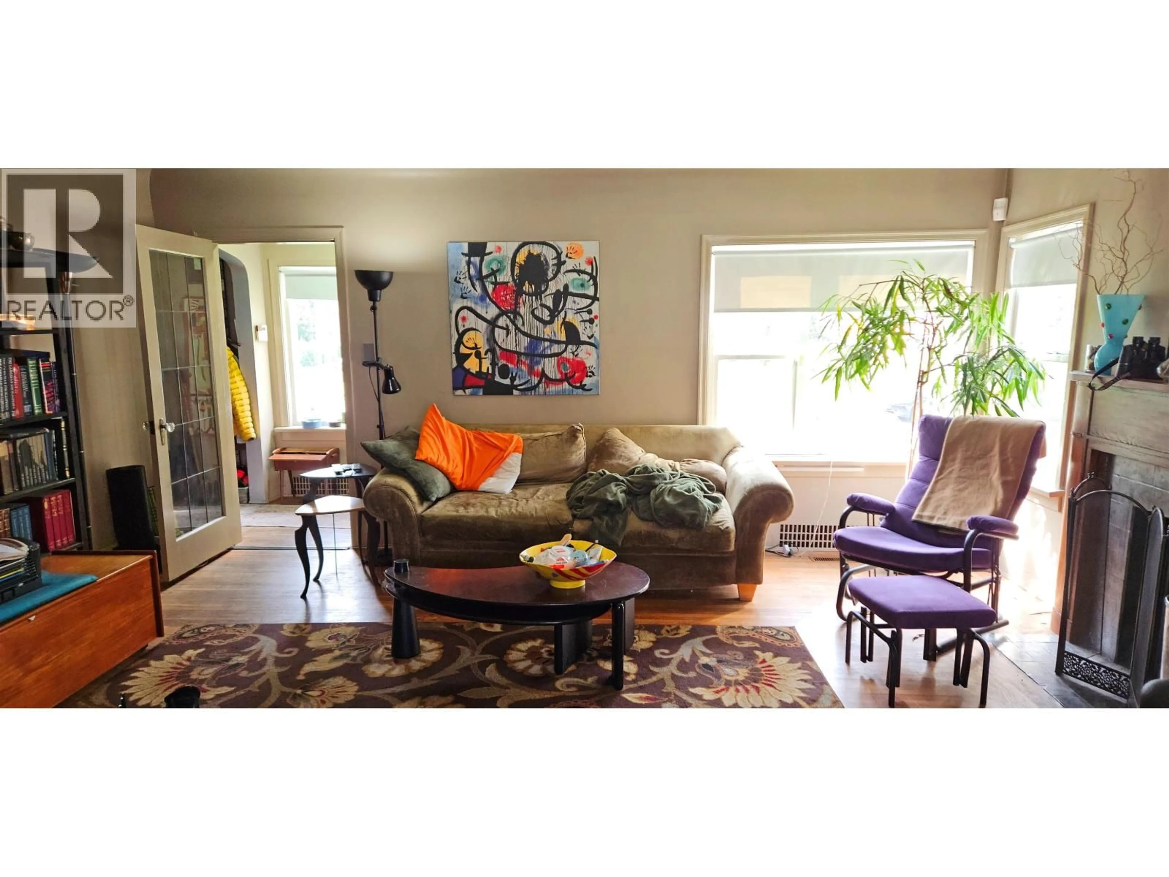 Living room with furniture, wood/laminate floor for 5284 EAST BOULEVARD, Vancouver British Columbia V6M3V1