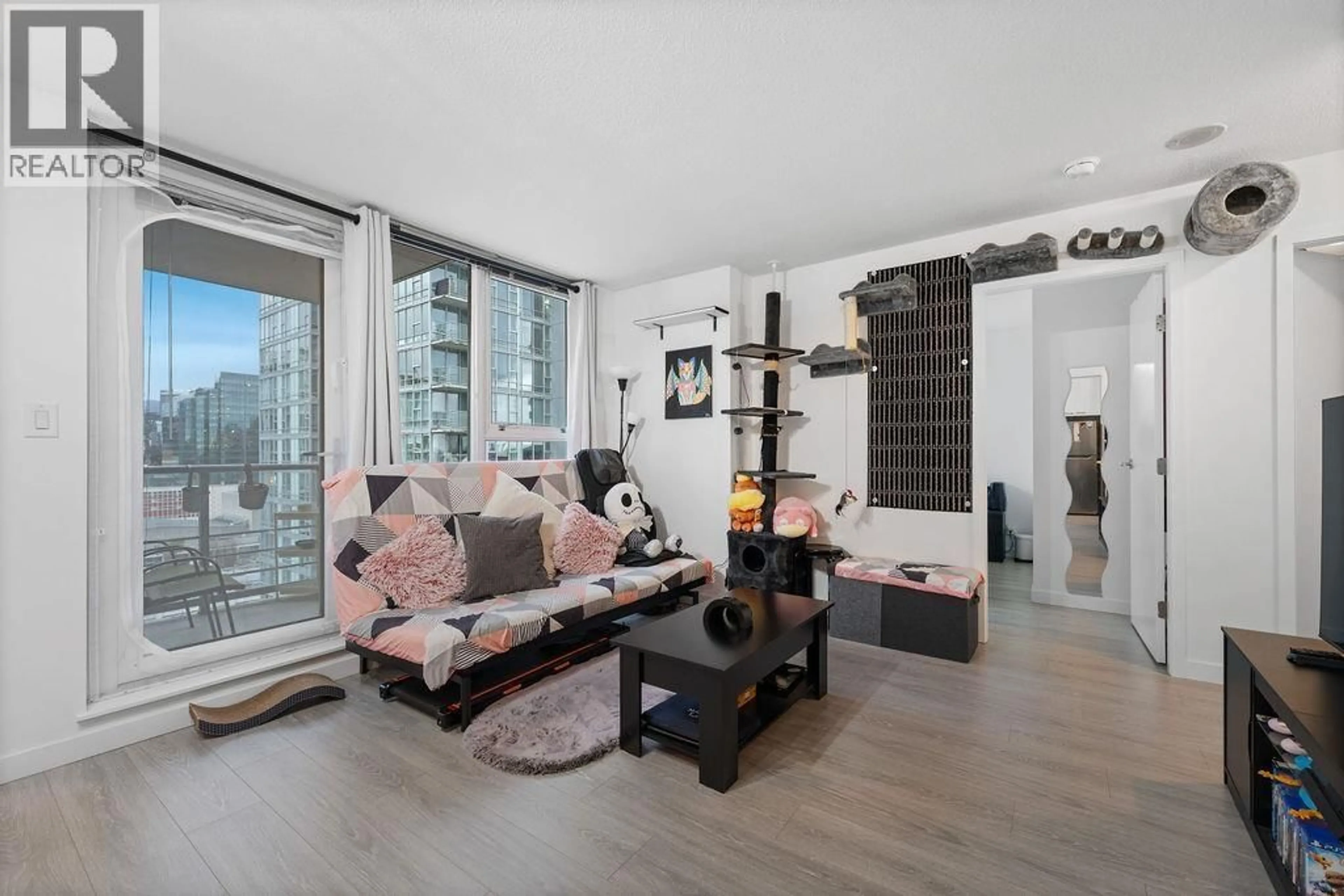 Living room with furniture, unknown for 2205 - 111 GEORGIA STREET, Vancouver British Columbia V6B1T8