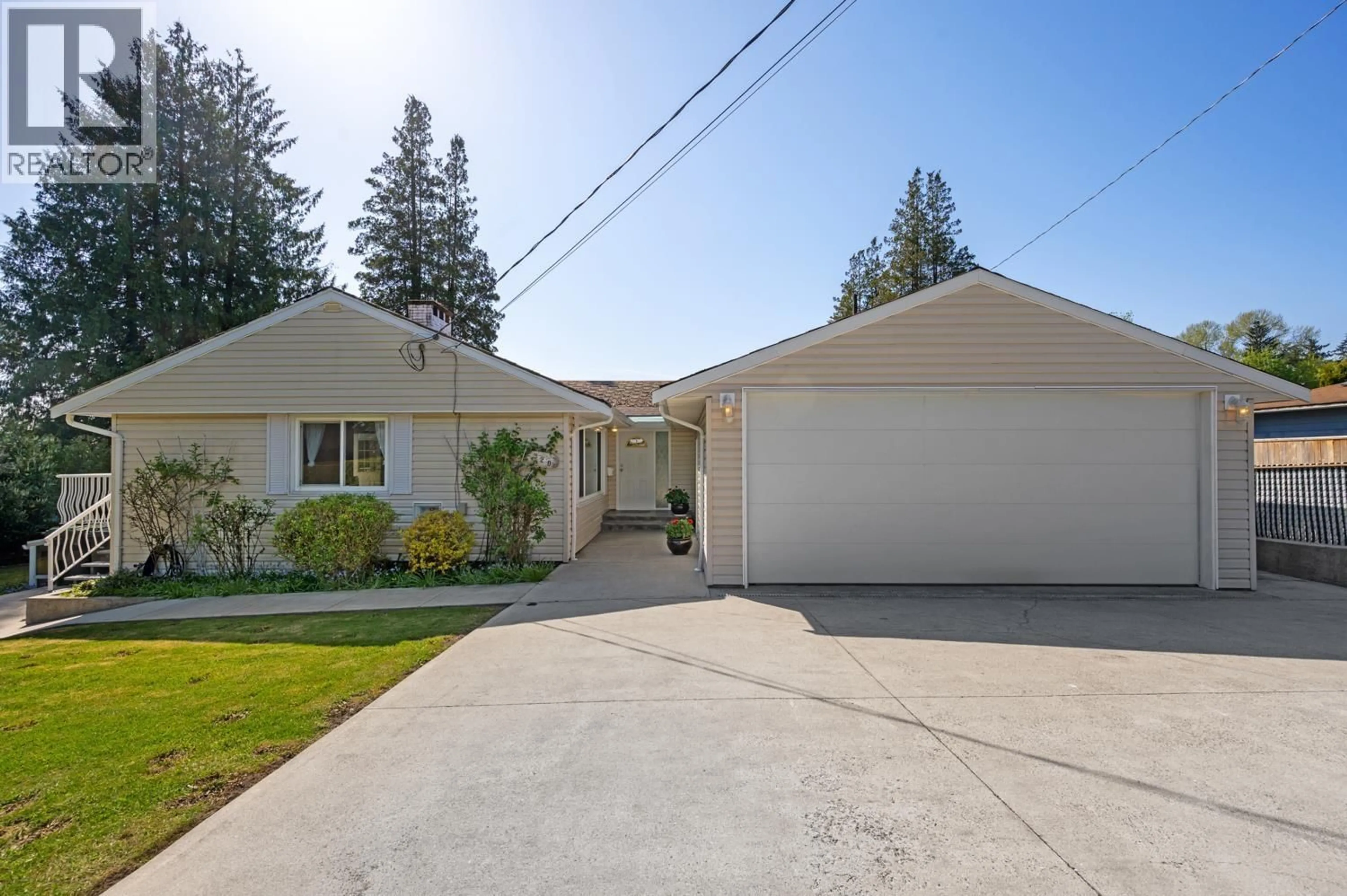 A pic from outside/outdoor area/front of a property/back of a property/a pic from drone, street for 320 WALKER STREET, Coquitlam British Columbia V3K4C9