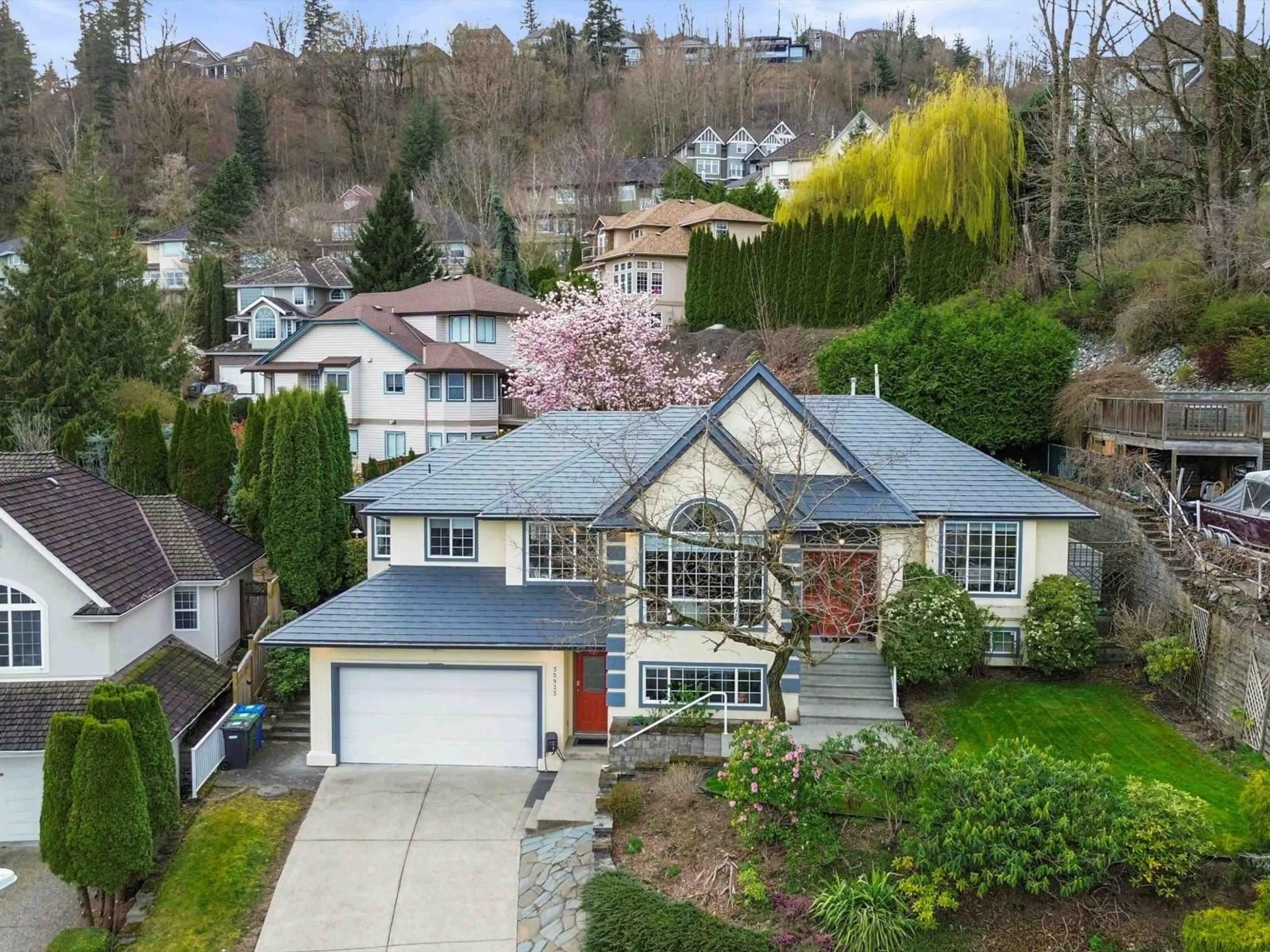 A pic from outside/outdoor area/front of a property/back of a property/a pic from drone, street for 35933 STONERIDGE PLACE, Abbotsford British Columbia V3B1L9