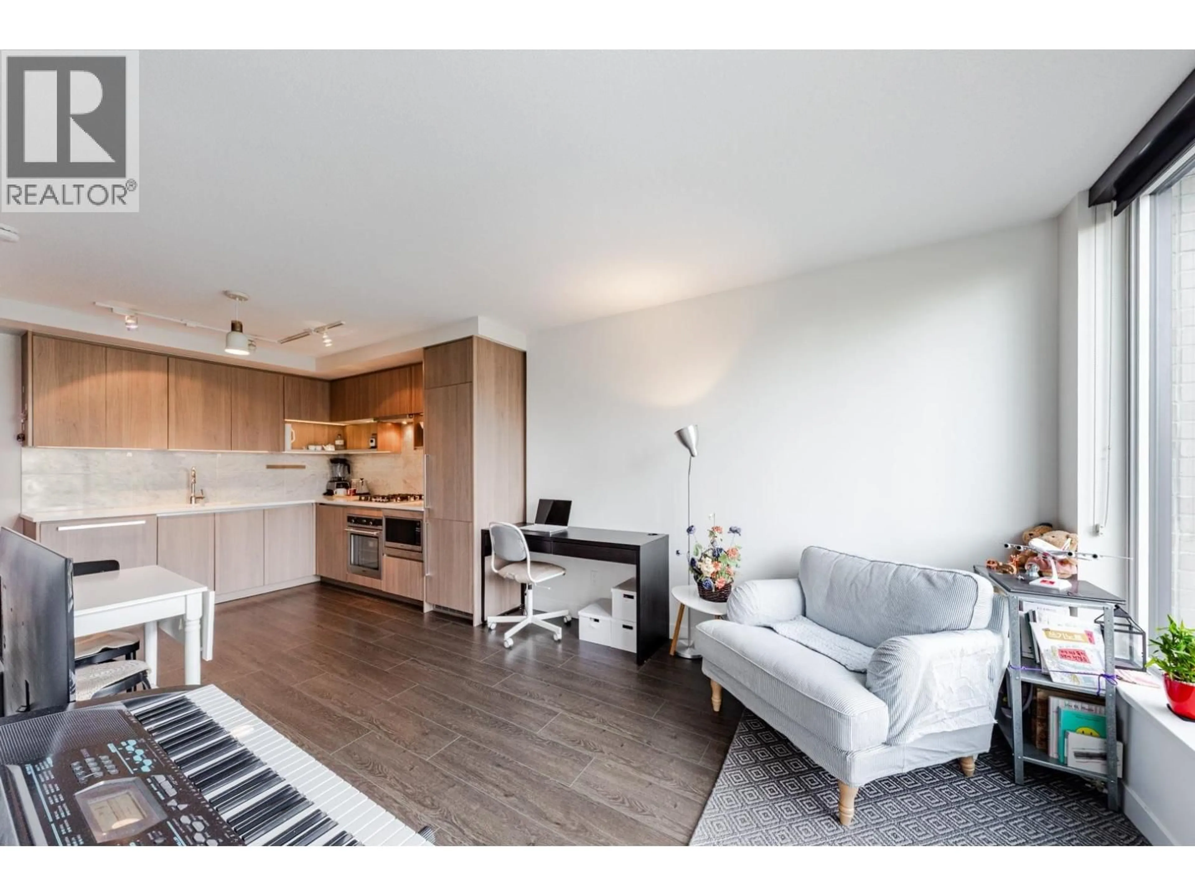 Living room with furniture, wood/laminate floor for 612 - 8988 PATTERSON ROAD, Richmond British Columbia V6X0R2