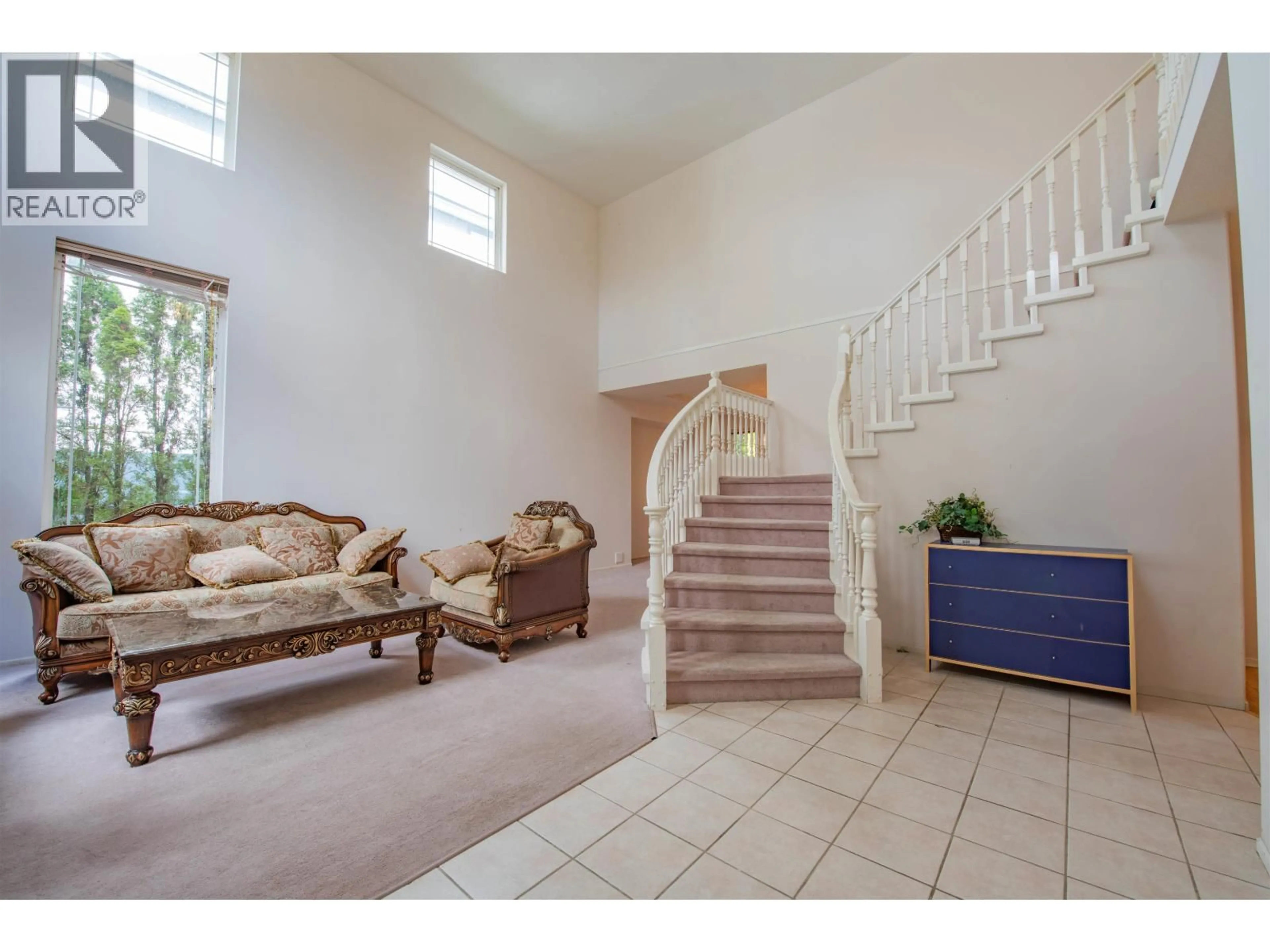 Indoor foyer for 1645 PINETREE WAY, Coquitlam British Columbia V3E3B7