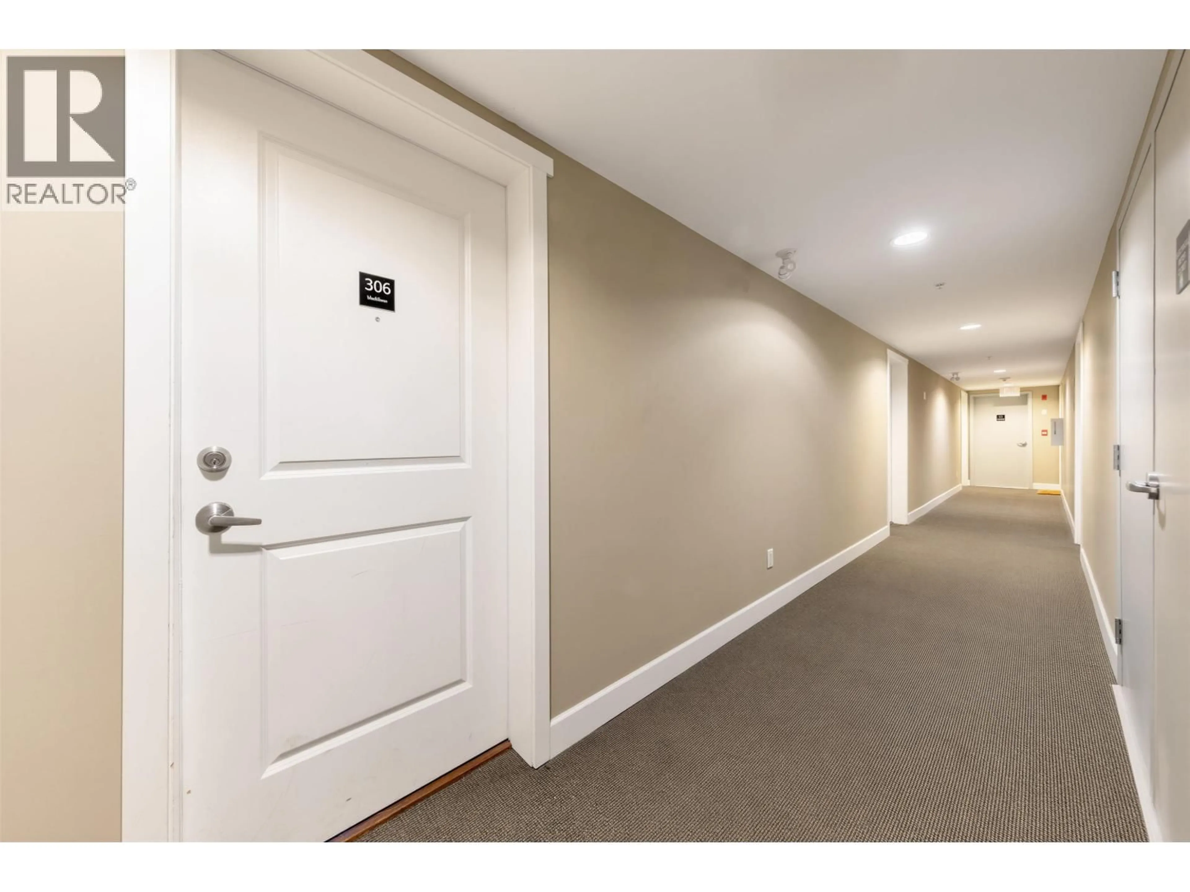 Indoor foyer for 306 - 2008 BAYSWATER STREET, Vancouver British Columbia V6K4A8