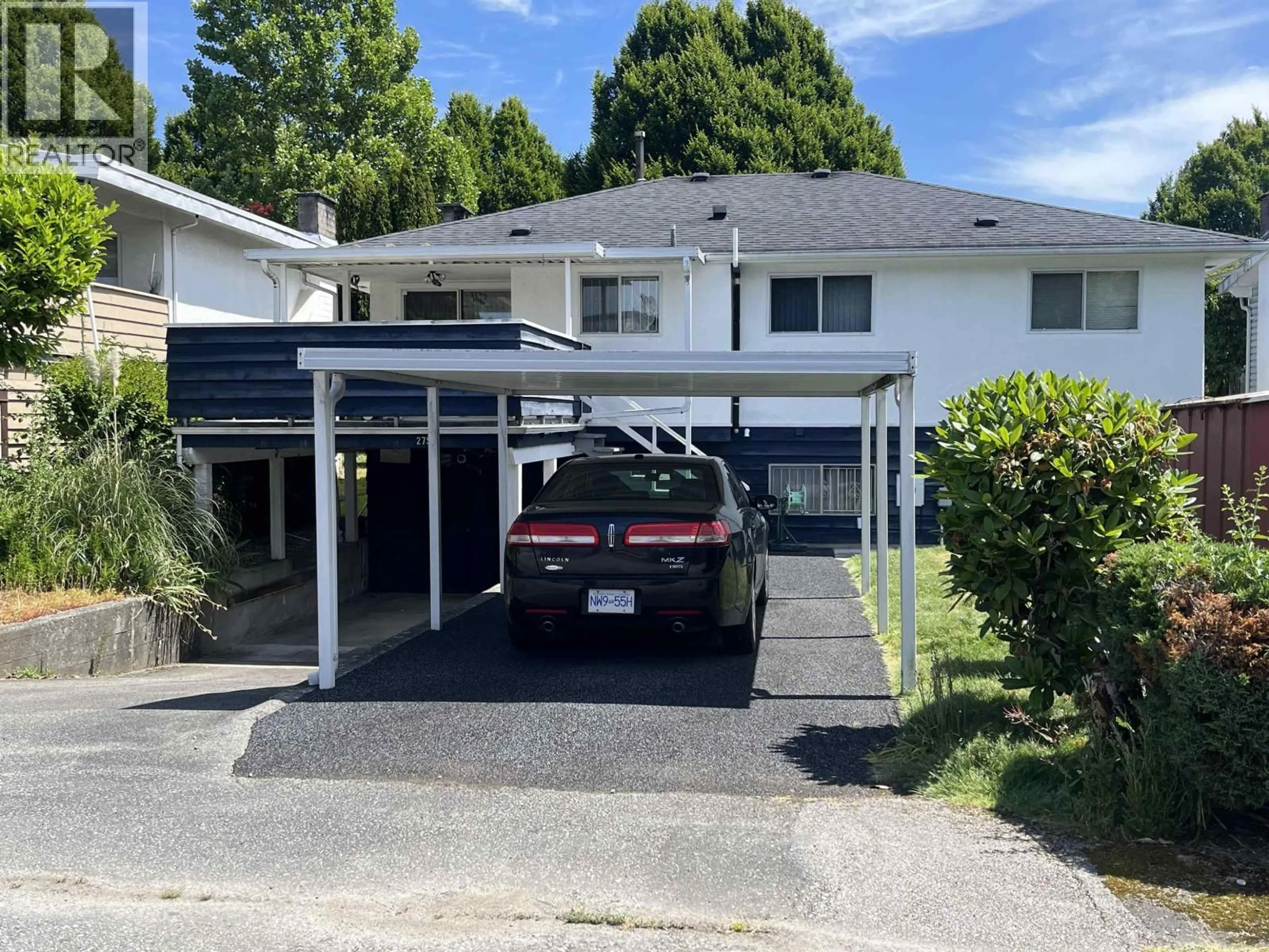A pic from outside/outdoor area/front of a property/back of a property/a pic from drone, street for 2750 ROSEMONT DRIVE, Vancouver British Columbia V5S2C5
