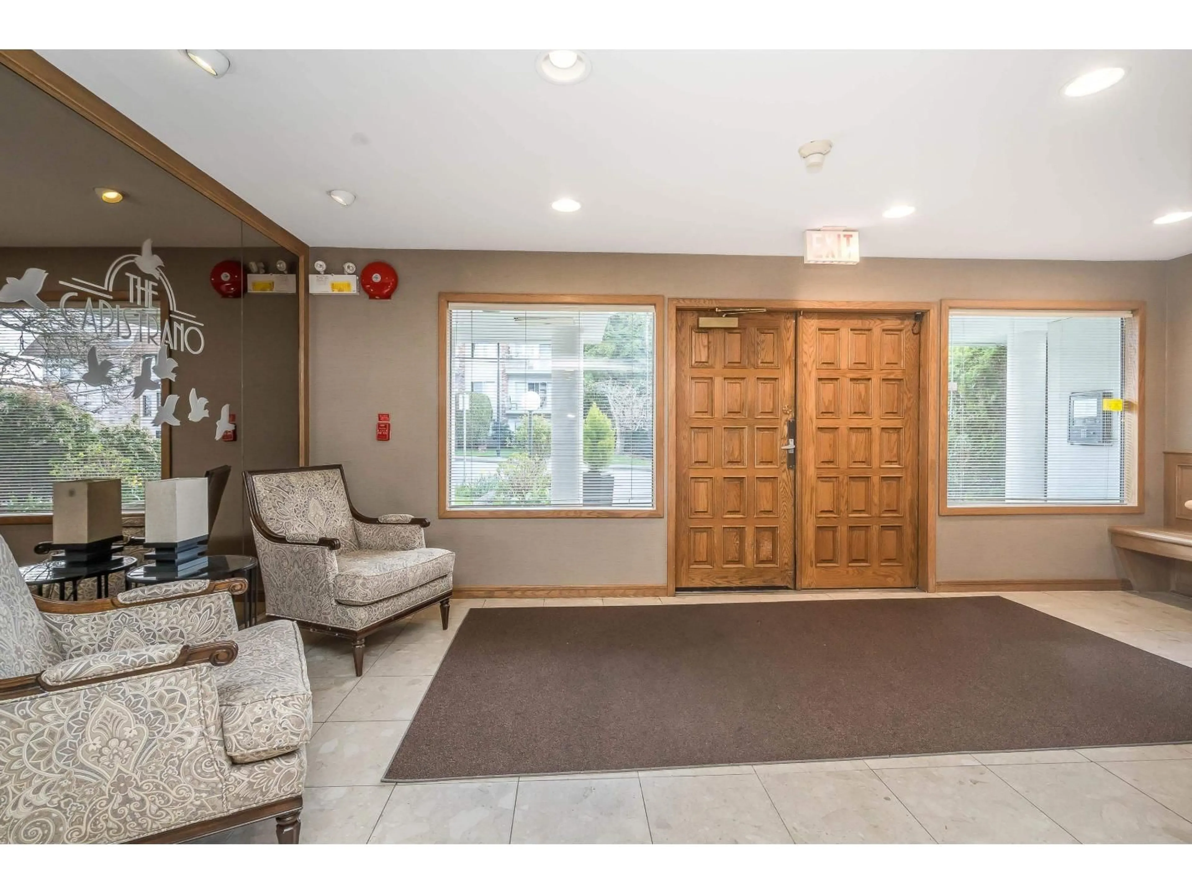Indoor foyer for 308 - 1441 BLACKWOOD STREET, White Rock British Columbia V3B3V6