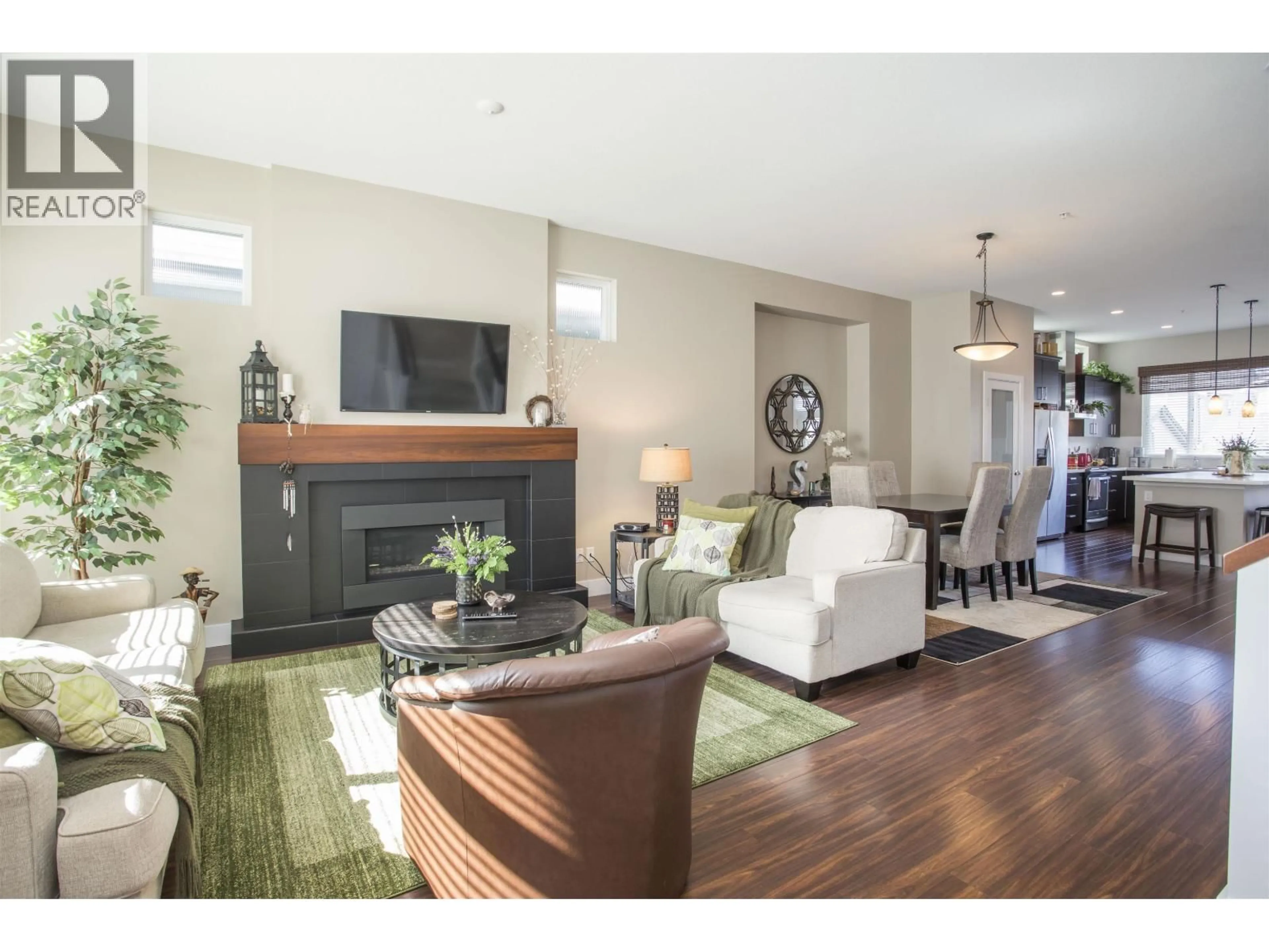 Living room with furniture, wood/laminate floor for 10497 ROBERTSON STREET, Maple Ridge British Columbia V2W0H8
