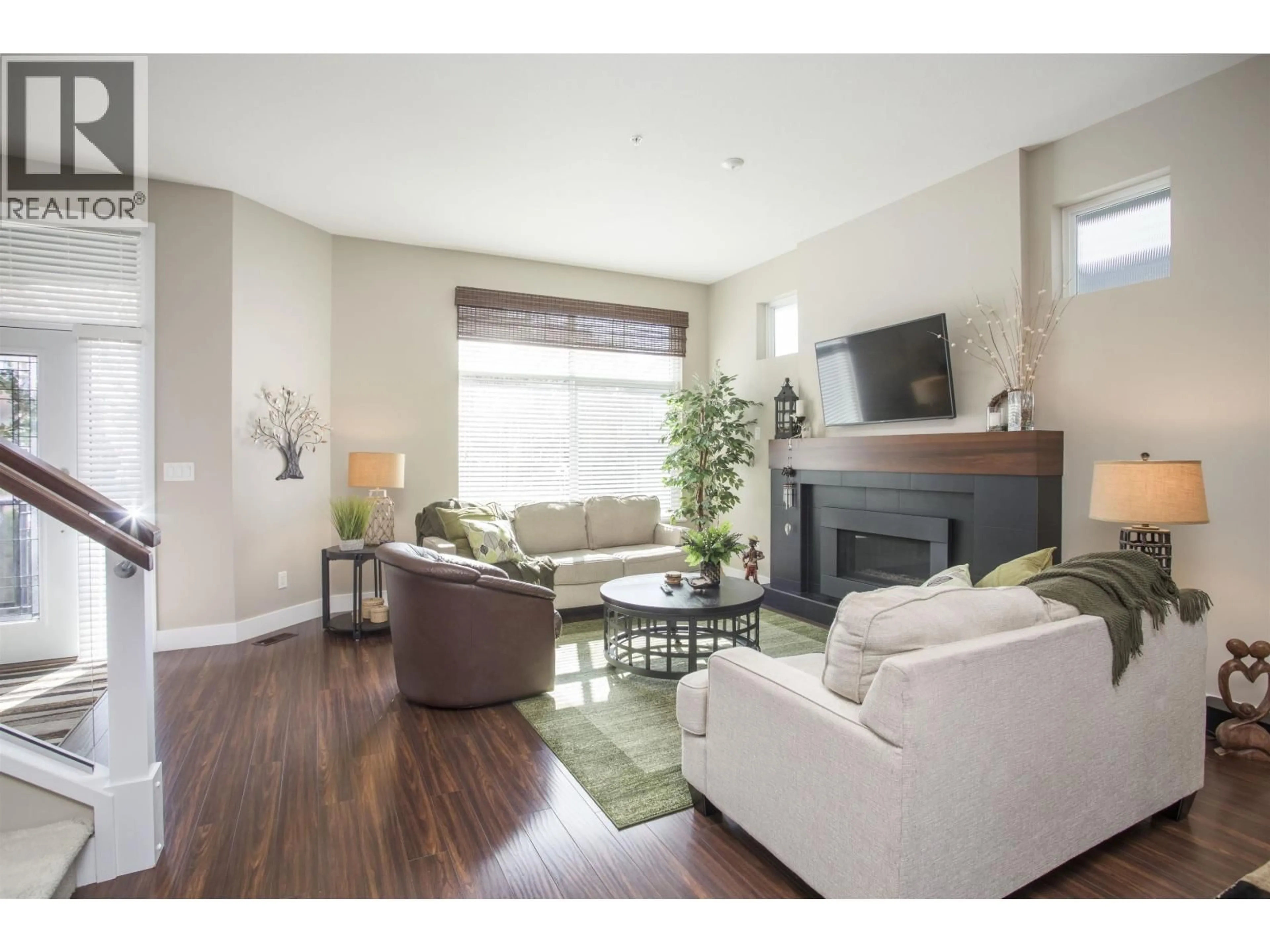 Living room with furniture, wood/laminate floor for 10497 ROBERTSON STREET, Maple Ridge British Columbia V2W0H8