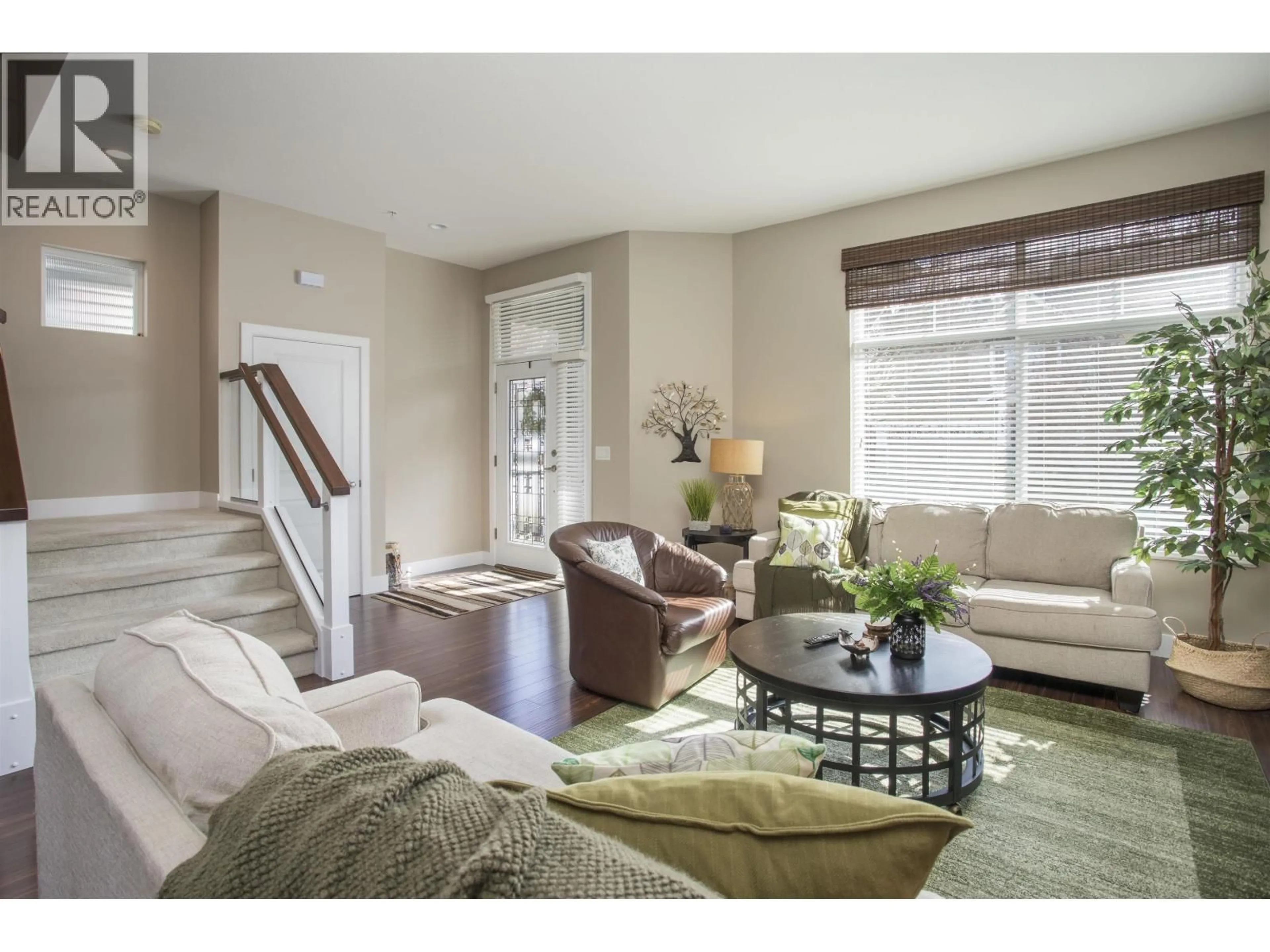 Living room with furniture, unknown for 10497 ROBERTSON STREET, Maple Ridge British Columbia V2W0H8