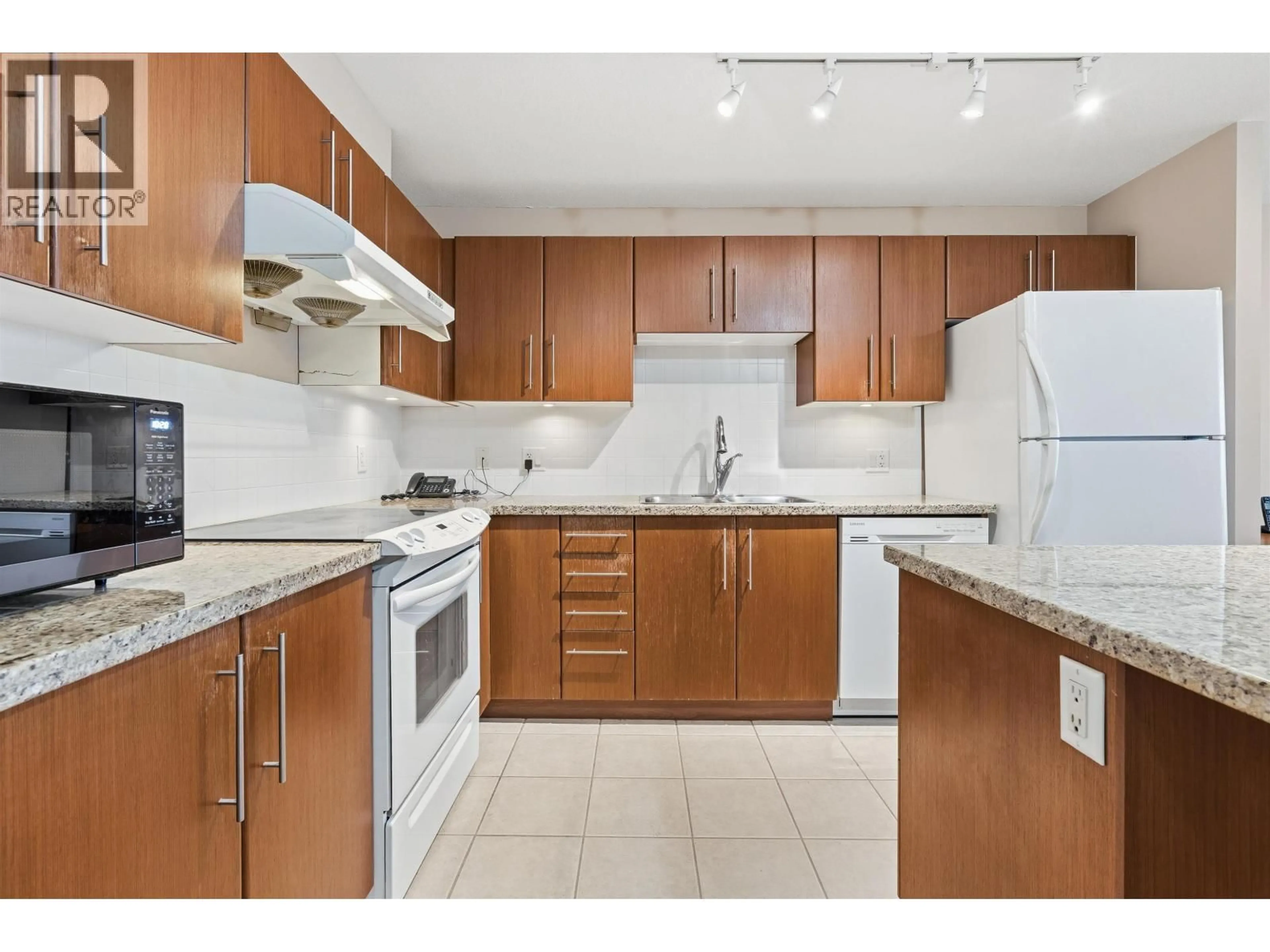 Standard kitchen, unknown for 1504 - 2138 MADISON AVENUE, Burnaby British Columbia V5C6T6