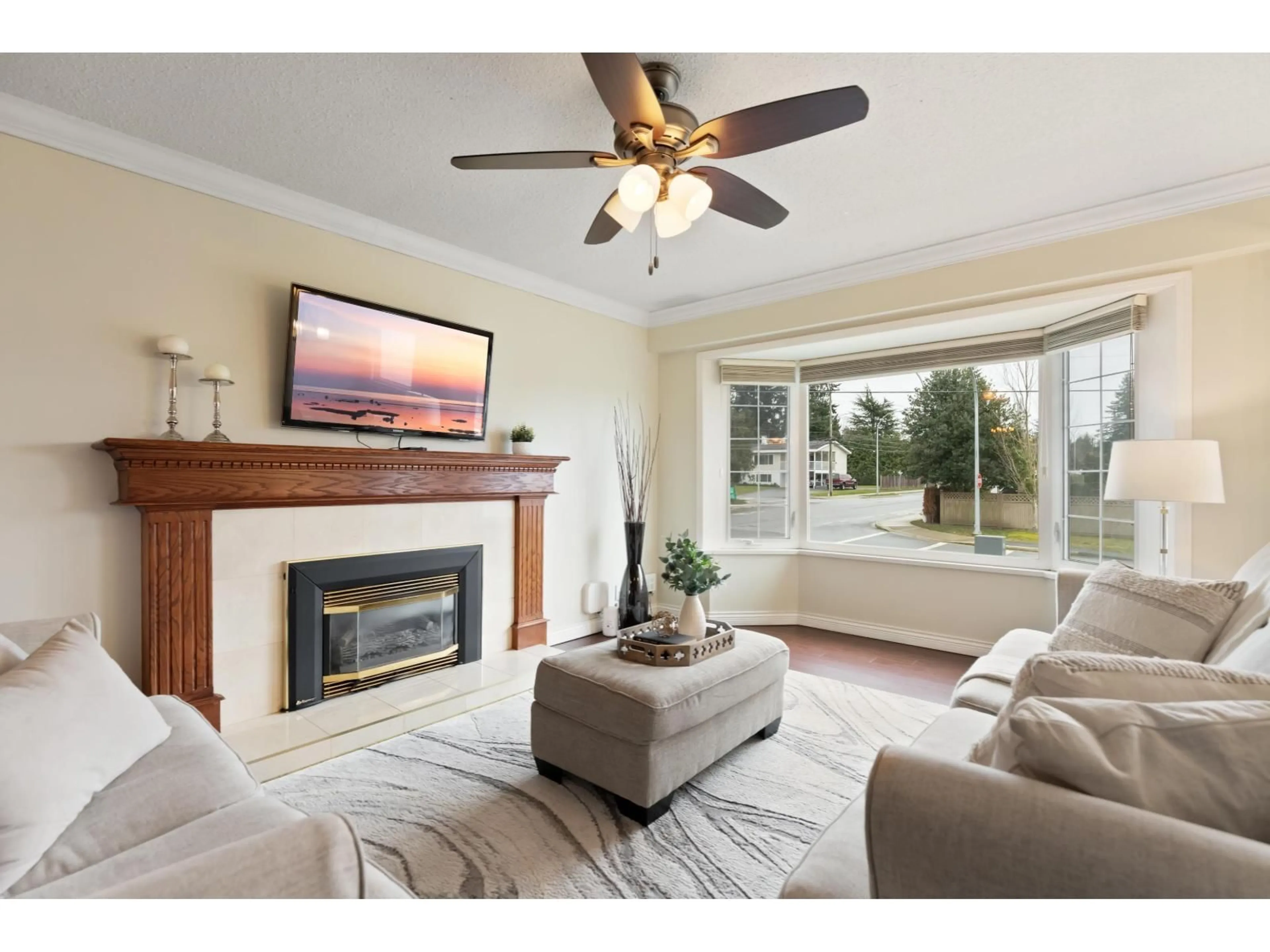 Living room with furniture, unknown for 11389 95 AVENUE, Delta British Columbia V4C3S9