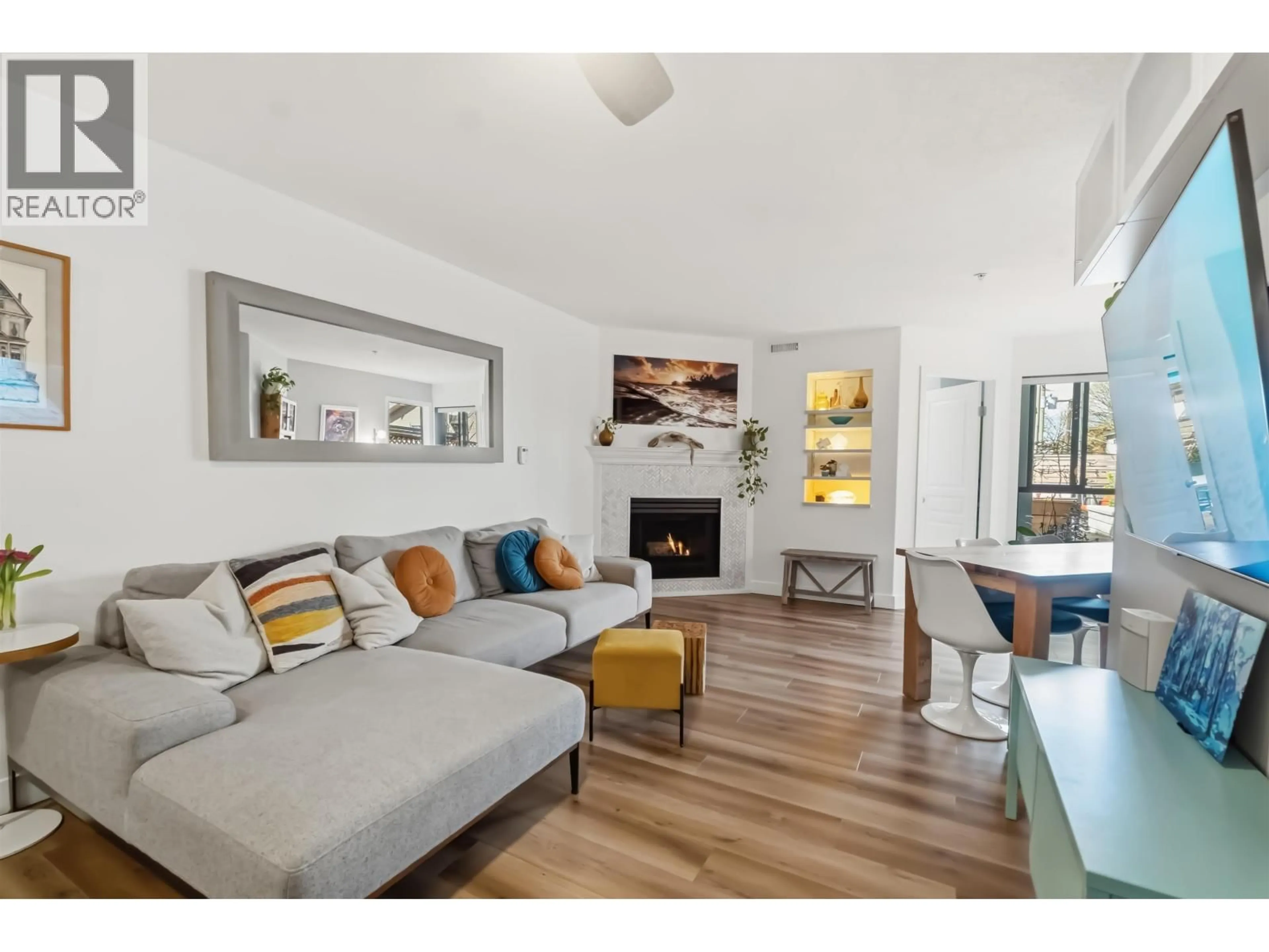 Living room with furniture, wood/laminate floor for 110 - 189 16TH AVENUE, Vancouver British Columbia V5T4R2