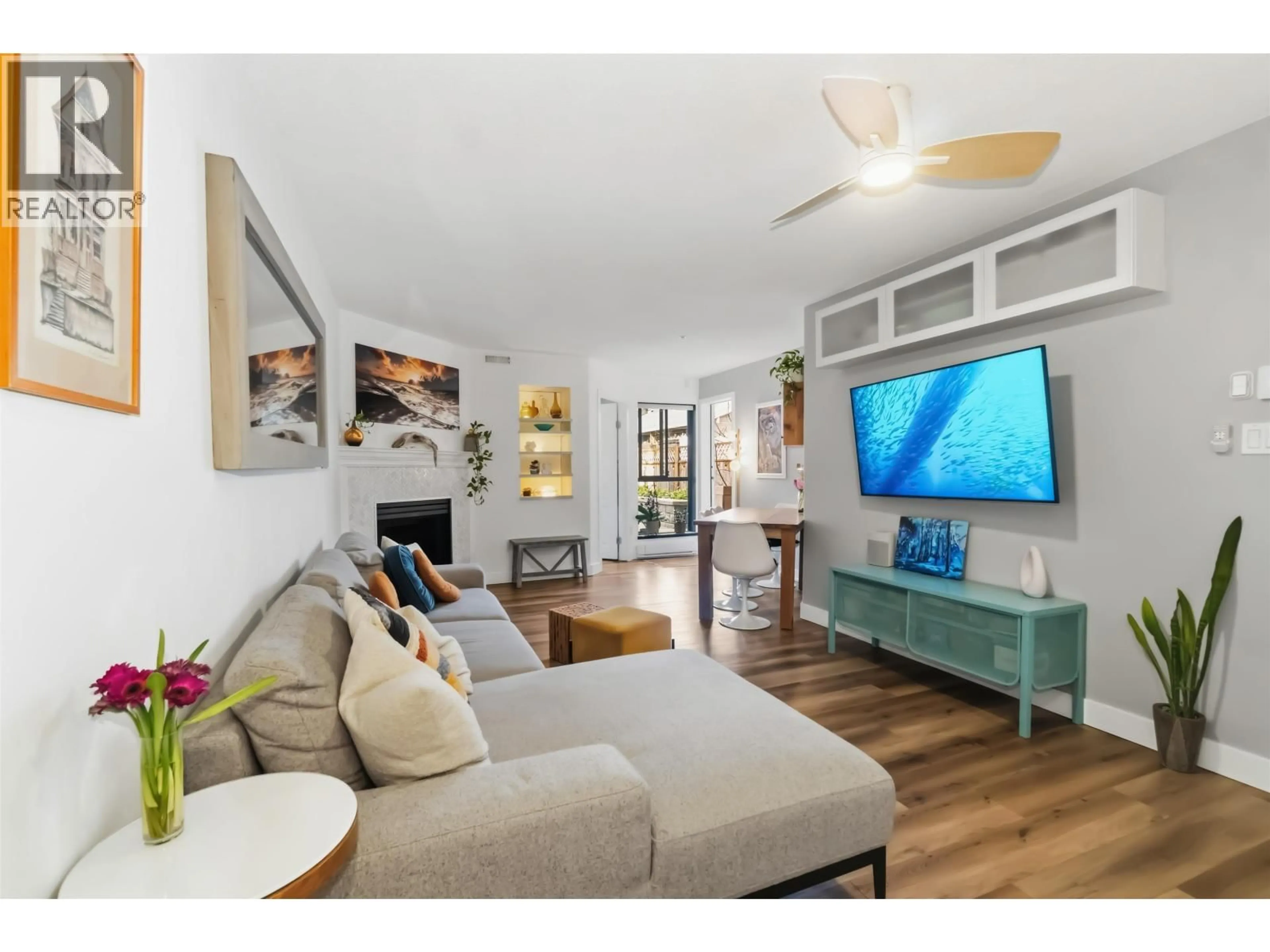 Living room with furniture, wood/laminate floor for 110 - 189 16TH AVENUE, Vancouver British Columbia V5T4R2