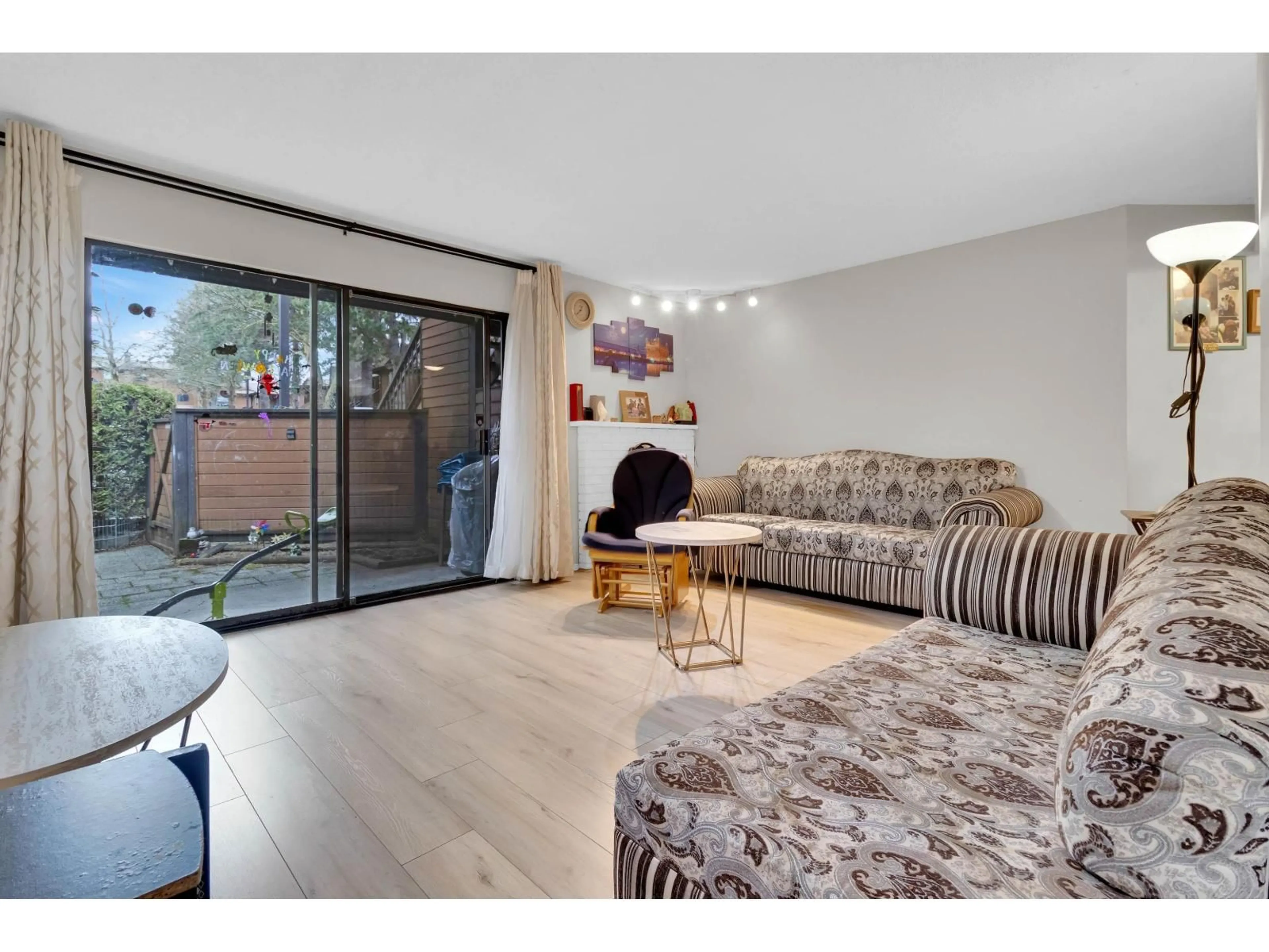 Living room with furniture, wood/laminate floor for 1104 - 10620 150 STREET, Surrey British Columbia V3R7S1