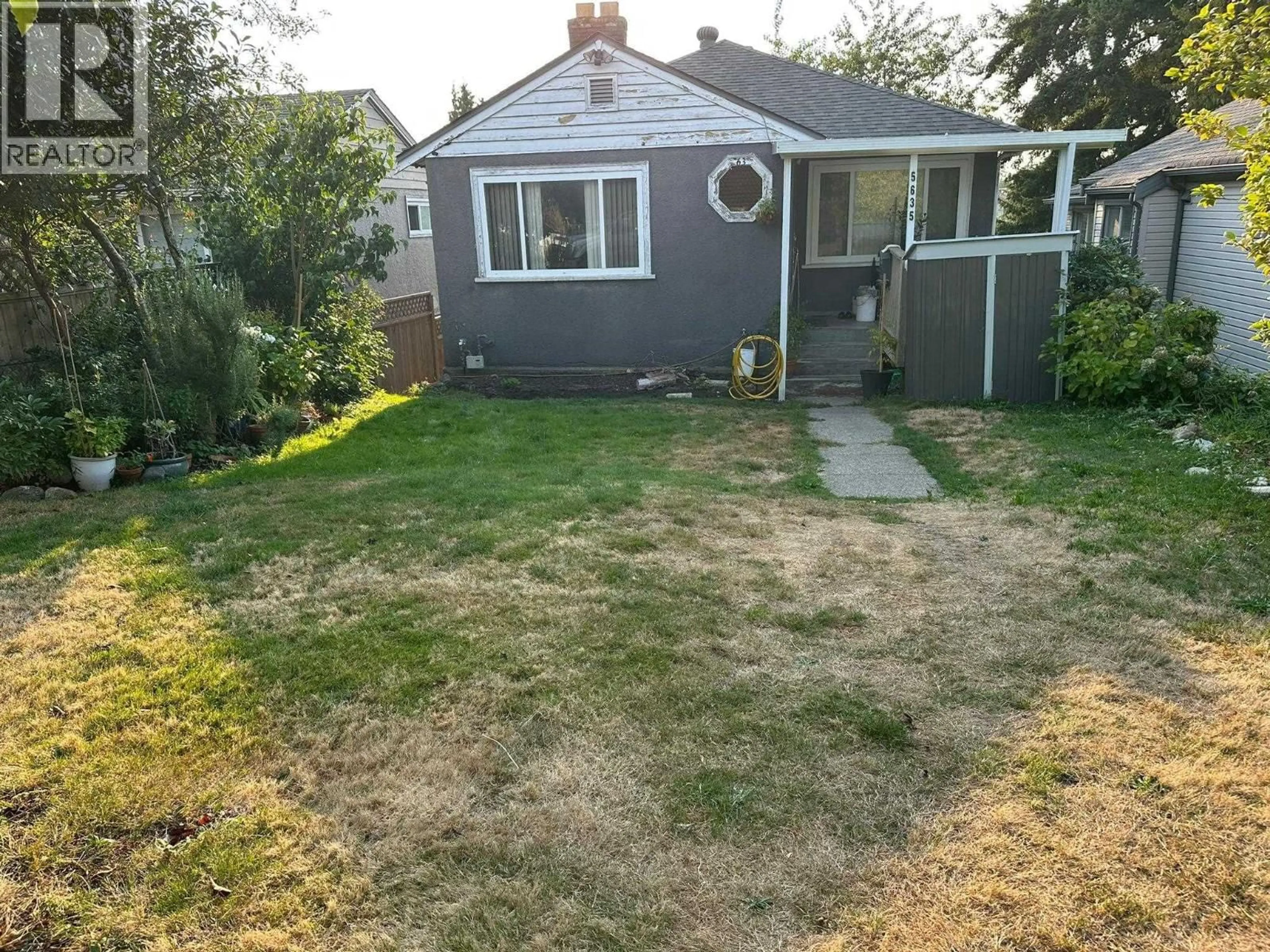 A pic from outside/outdoor area/front of a property/back of a property/a pic from drone, street for 5635 FLEMING STREET, Vancouver British Columbia V5P3G1