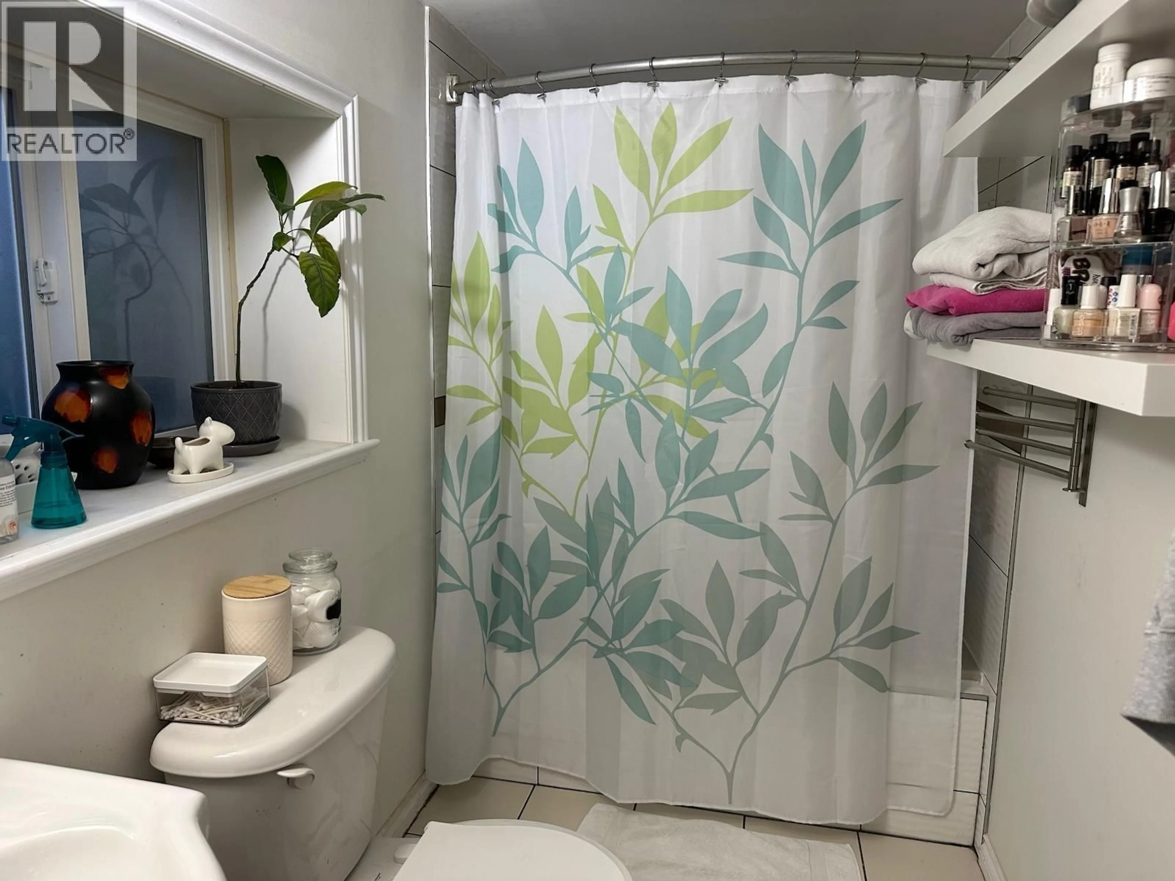 Standard bathroom, unknown for 5635 FLEMING STREET, Vancouver British Columbia V5P3G1