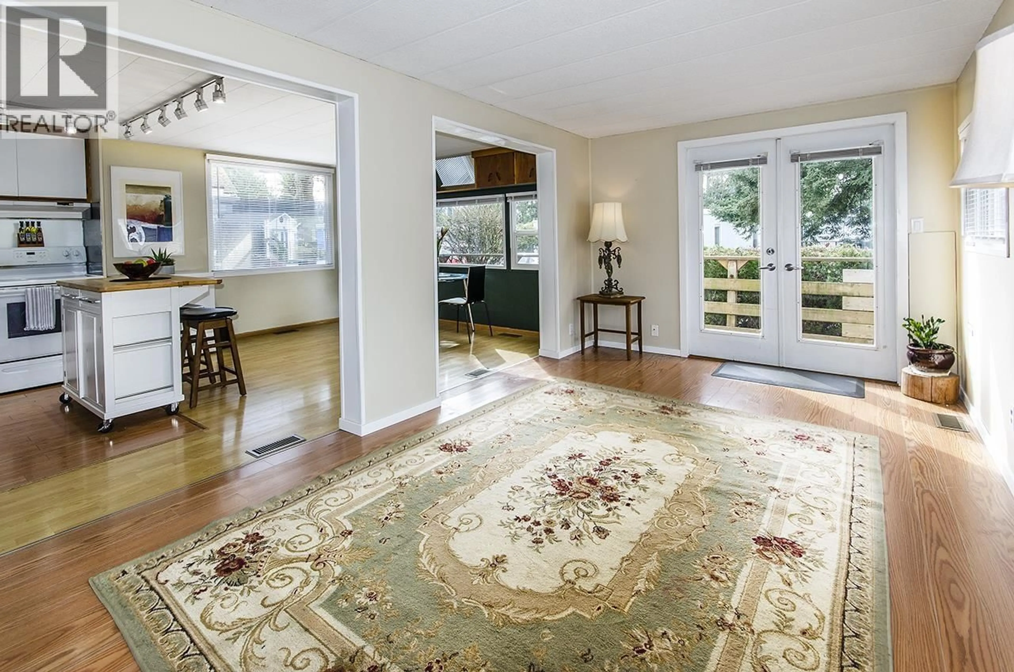 Indoor foyer for 460 SUNDANCE CRESCENT, West Vancouver British Columbia V7P1B9