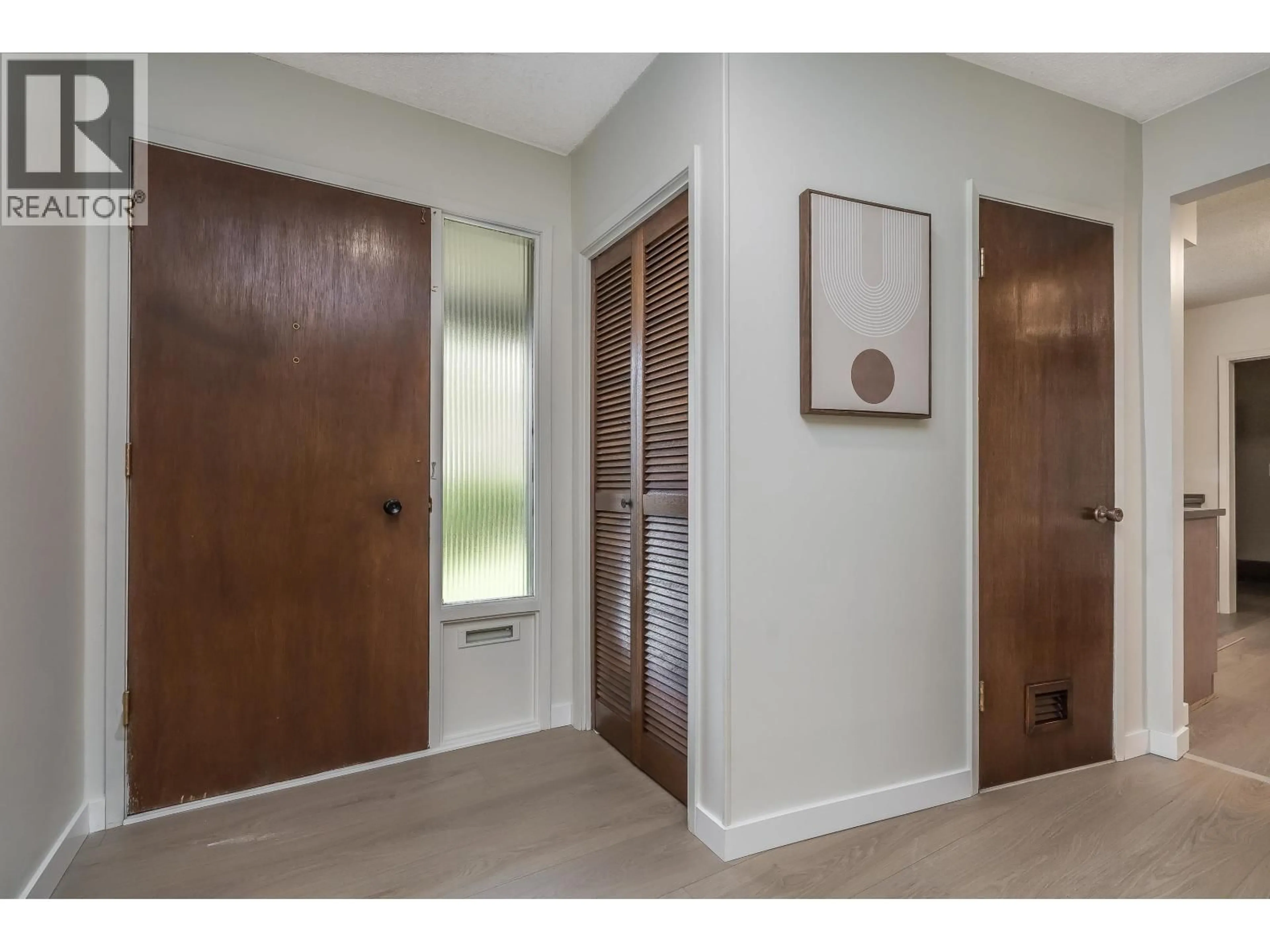 Indoor entryway for 1168 CHARLAND AVENUE, Coquitlam British Columbia V3K3L1