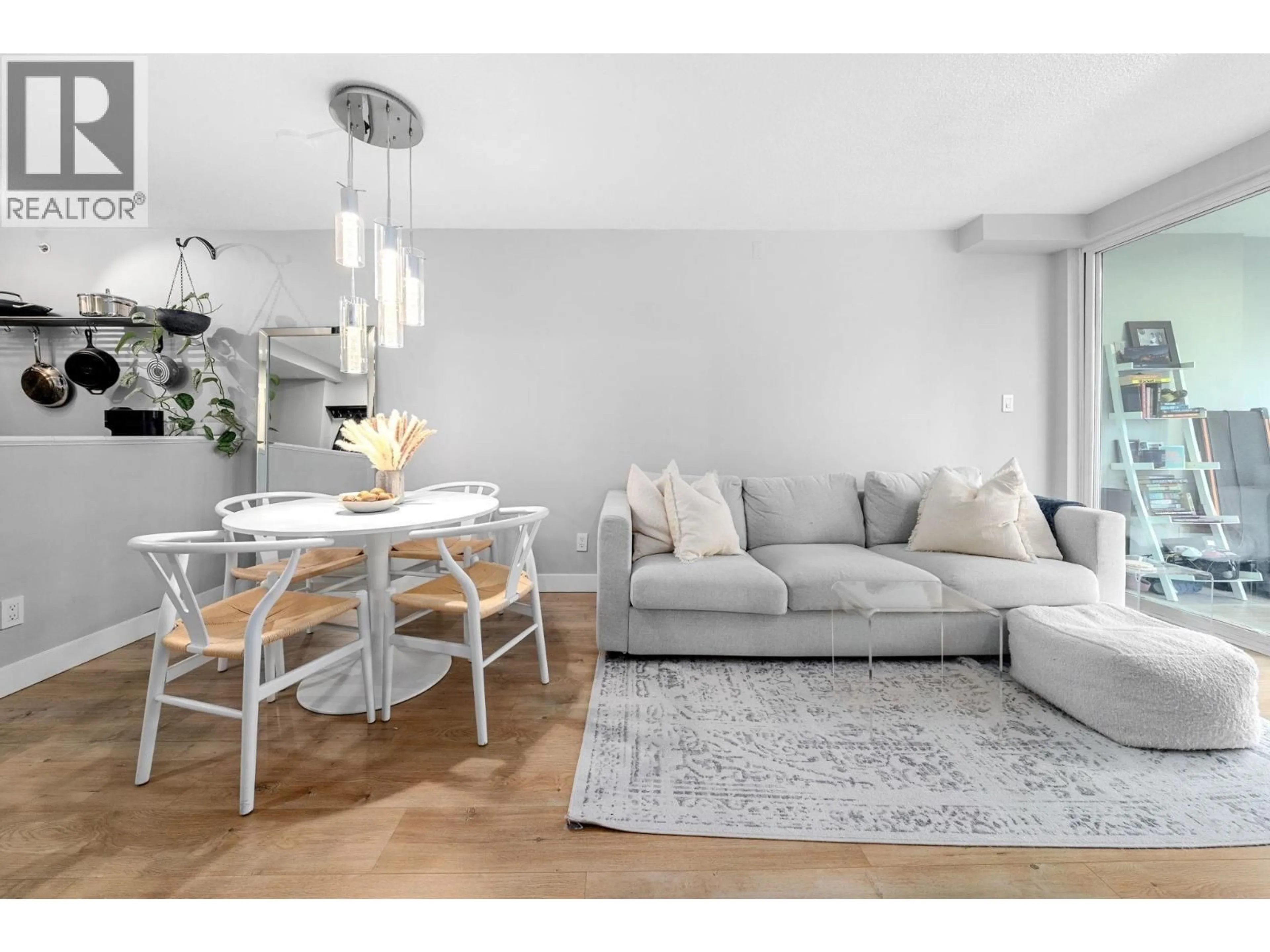 Living room with furniture, wood/laminate floor for 2803 - 939 HOMER STREET, Vancouver British Columbia V6B2W6