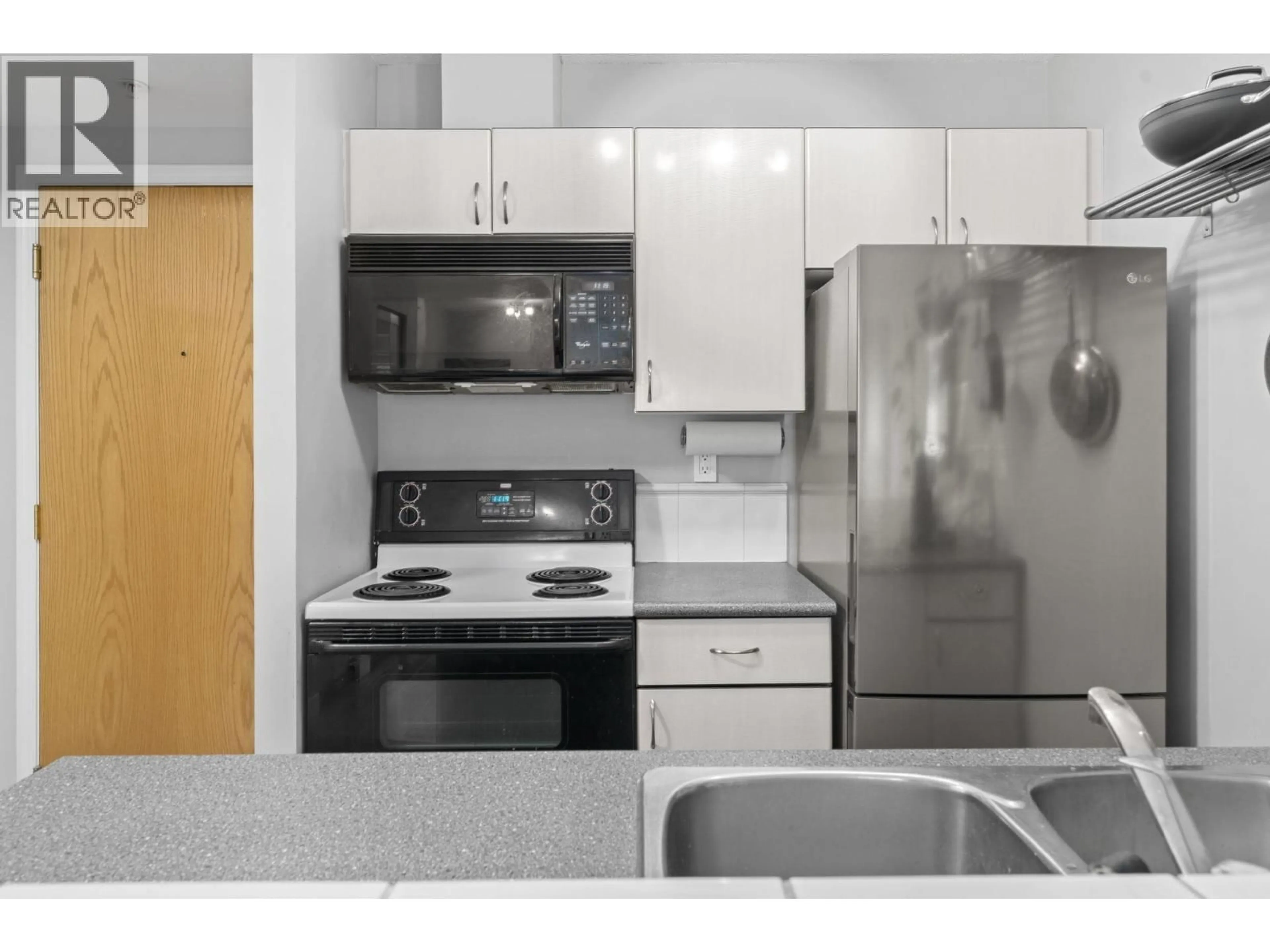 Standard kitchen, unknown for 2803 - 939 HOMER STREET, Vancouver British Columbia V6B2W6