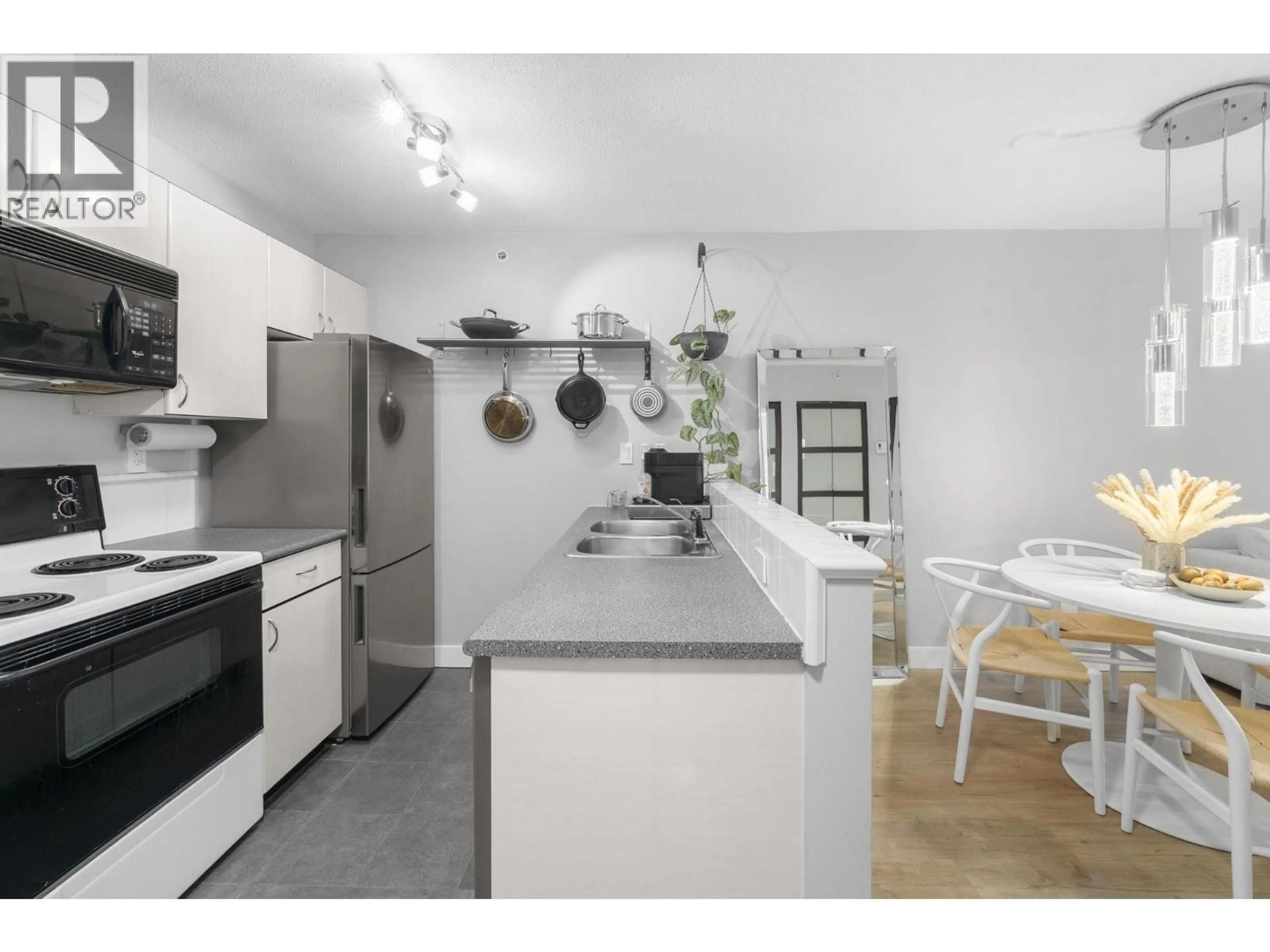 Standard kitchen, unknown for 2803 - 939 HOMER STREET, Vancouver British Columbia V6B2W6