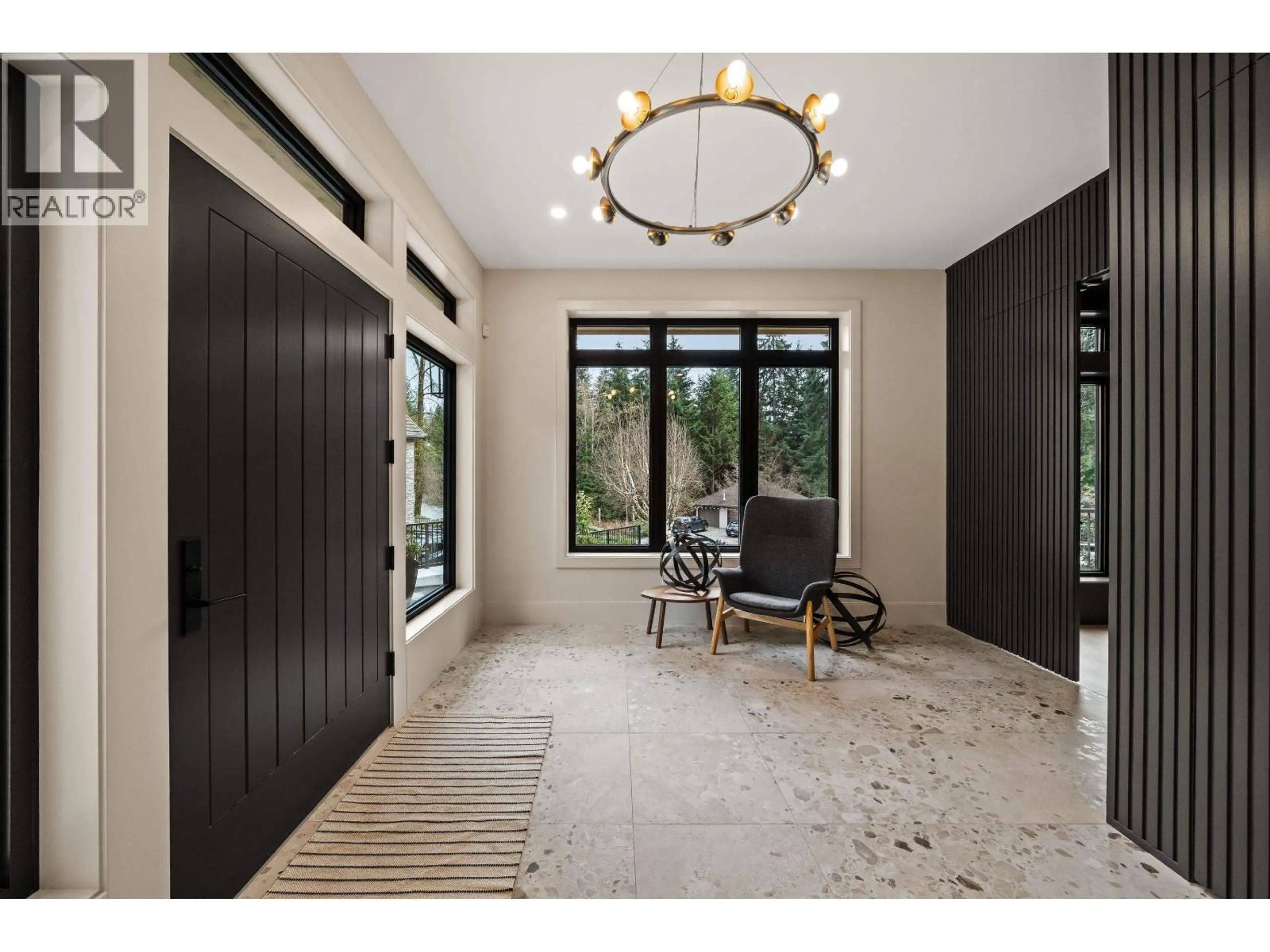 Indoor entryway for 135 OAK COURT, Anmore British Columbia V3H4W9