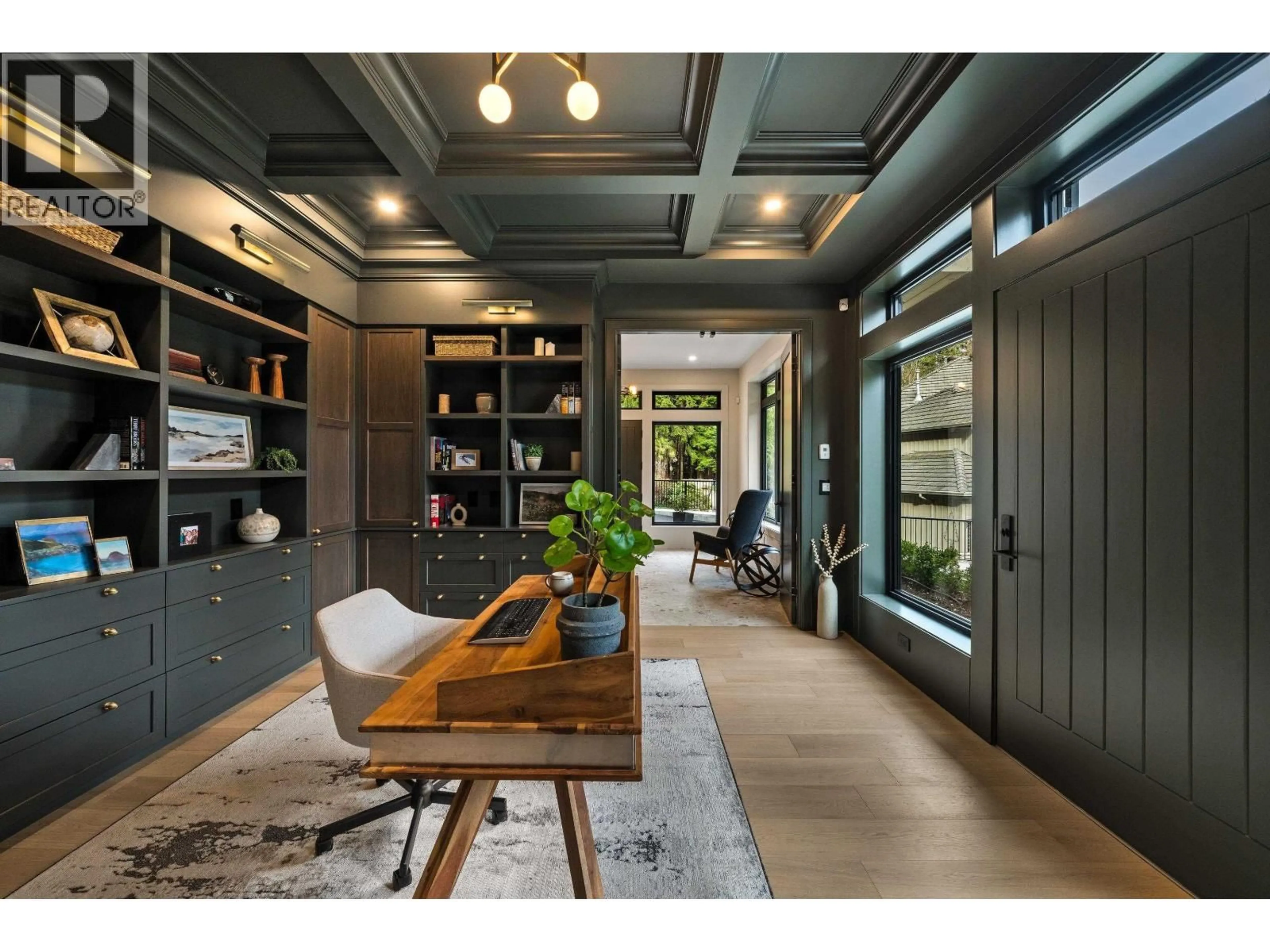 Indoor entryway for 135 OAK COURT, Anmore British Columbia V3H4W9